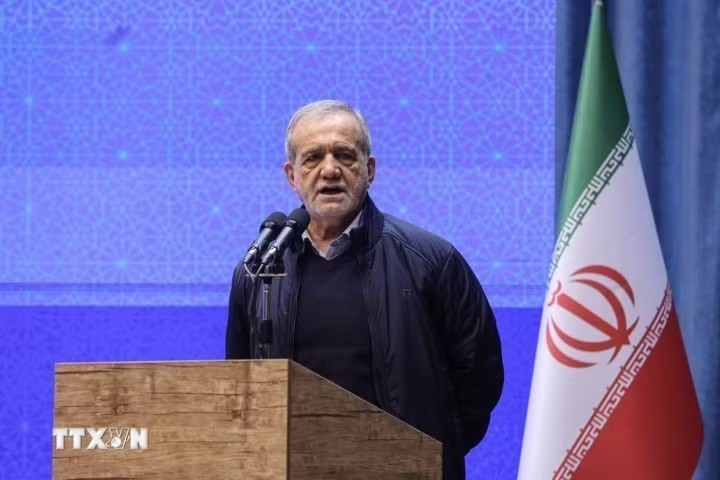 Tổng thống Iran Masoud Pezeshkian. (Ảnh: IRNA/TTXVN)