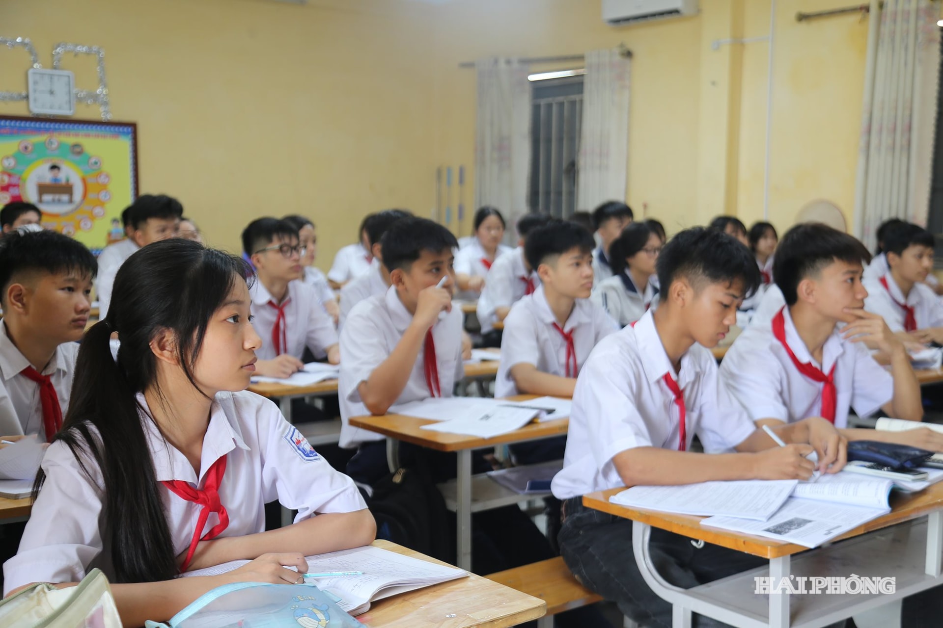 hoc-sinh-lop-9.jpg