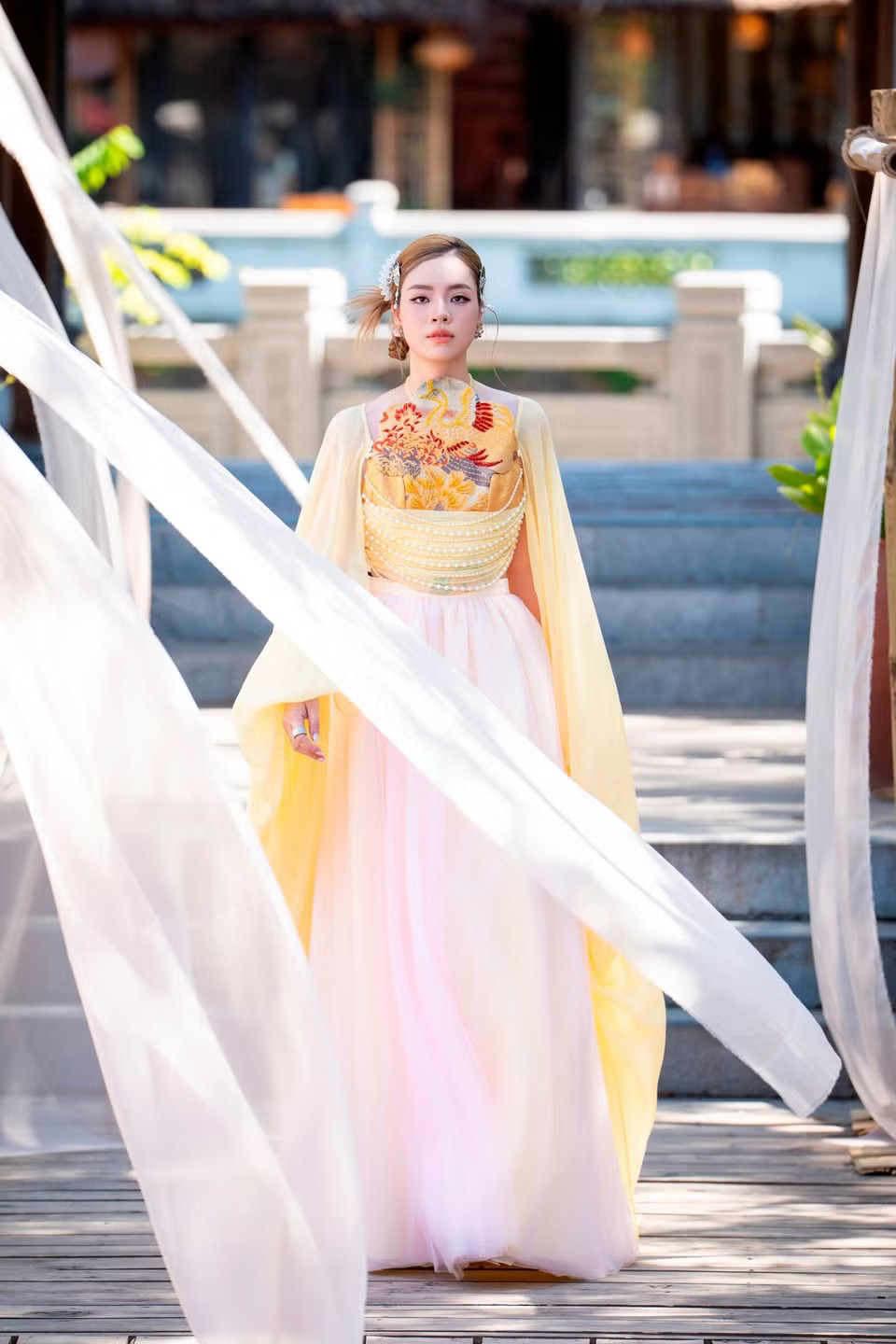 Các thiết kế nhằm tôn vinh văn hóa Việt thông qua thời trang và nghệ thuật.