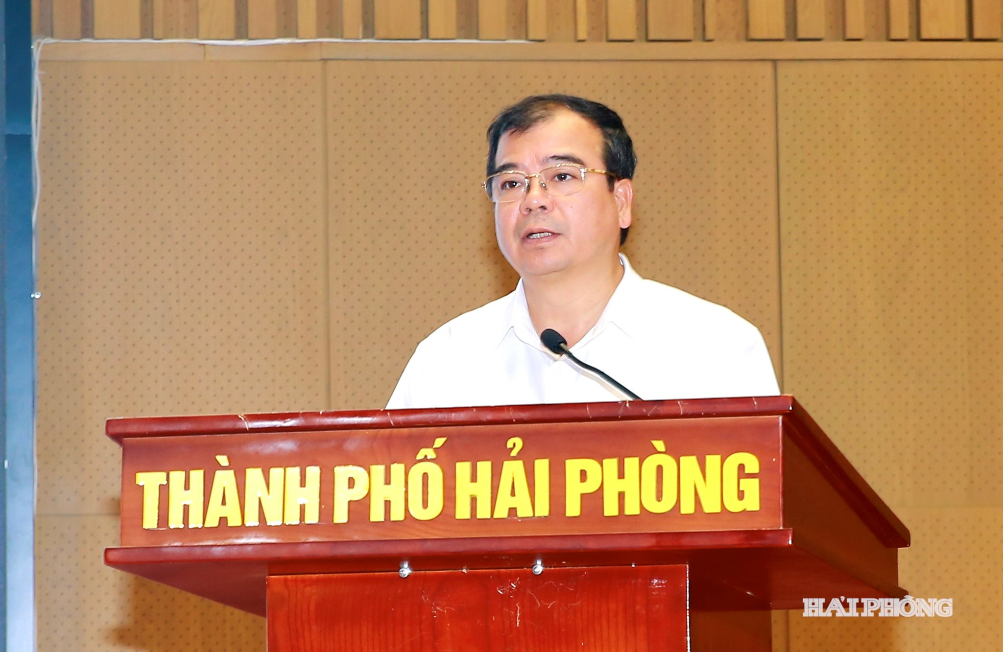 Đồng chí Nguyễn Minh Hùng, Phó chủ tịch UBND thành phố phát biểu khai mạc Hội nghị tập huấn Luật bảo vệ bí mật nhà nước.