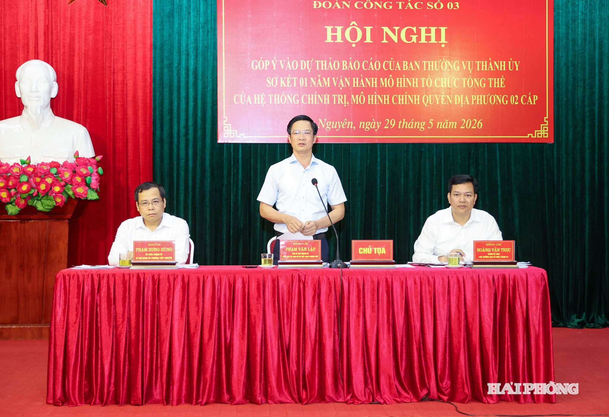 Đồng chí Phạm Văn Lập, Phó Bí thư Thành uỷ, Chủ tịch Uỷ ban MTTQ Việt Nam thành phố, Trưởng đoàn công tác số 3 điều hành phần thảo luận