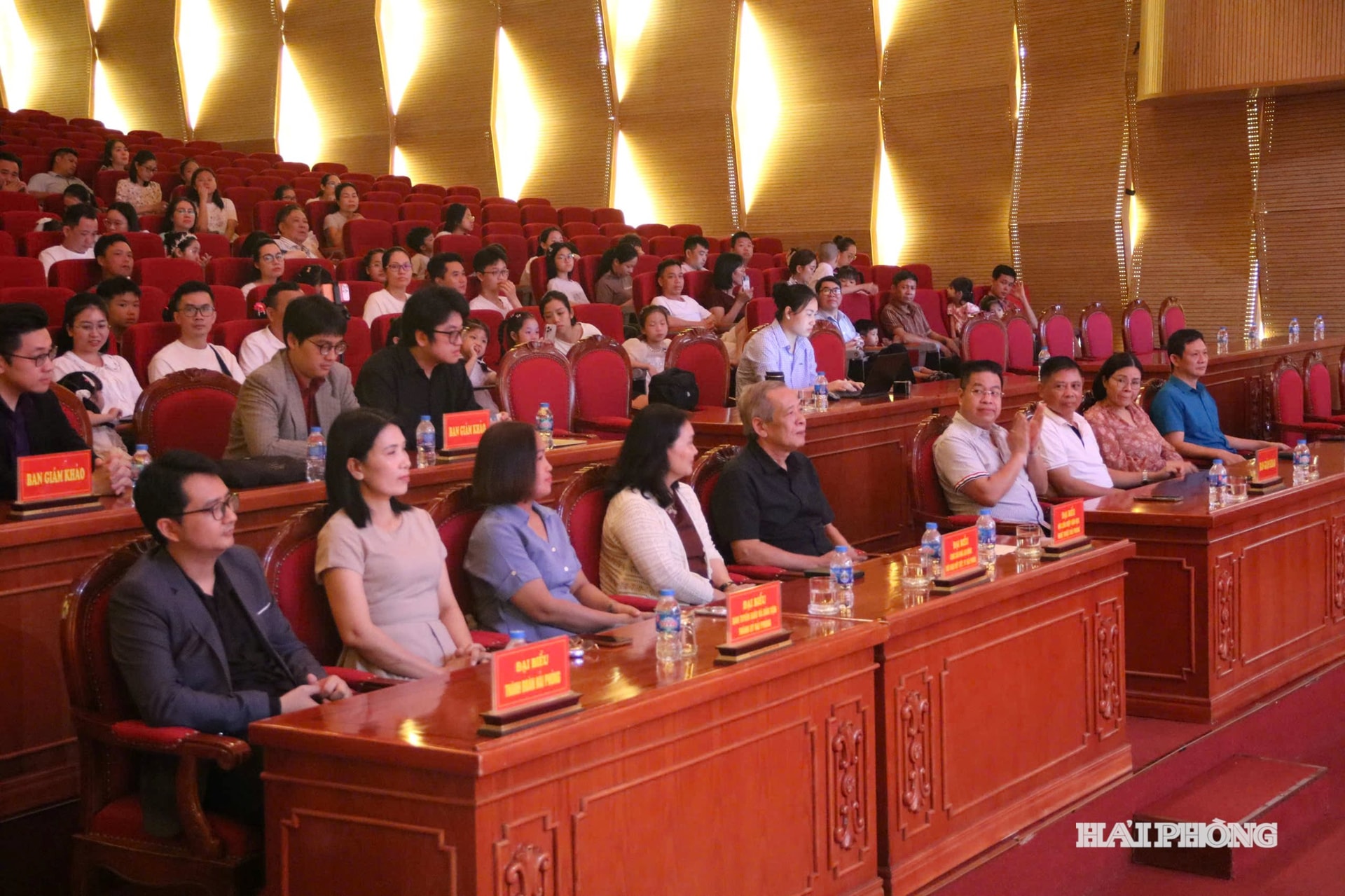 Các đại biểu dự khai mạc vòng bán kết cuộc thi