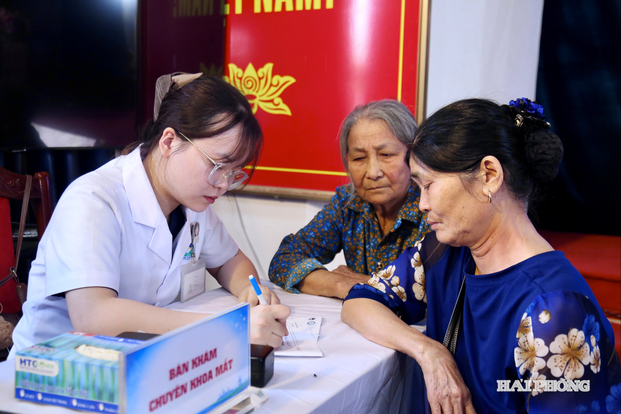 thay-thuoc-tre-lam-theo-loi-bac10.jpg