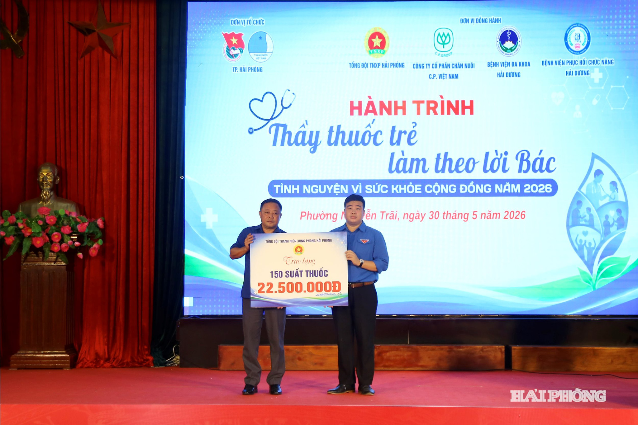 thay-thuoc-tre-lam-theo-loi-bac11.jpg