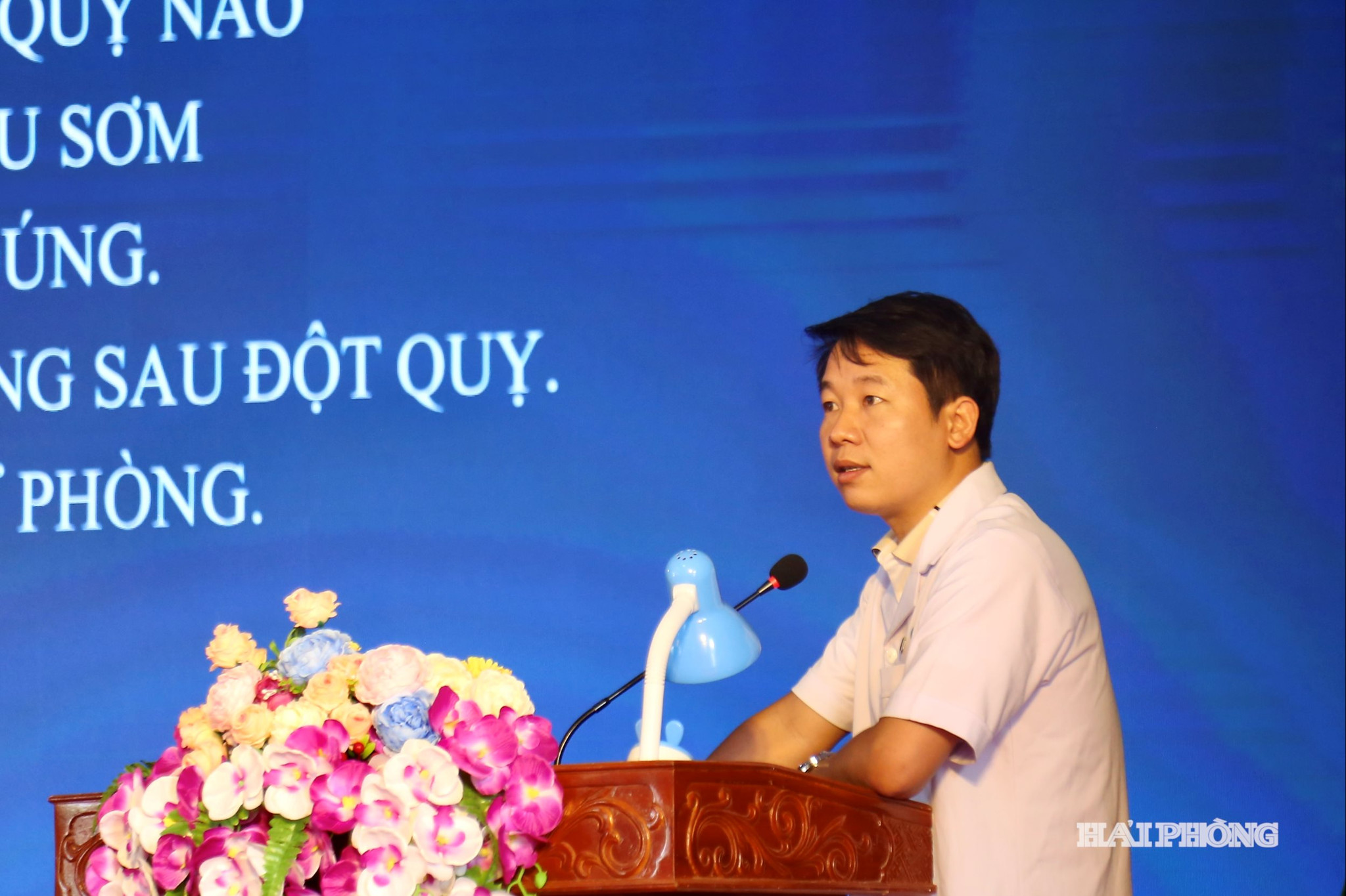 thay-thuoc-tre-lam-theo-loi-bac2.jpg