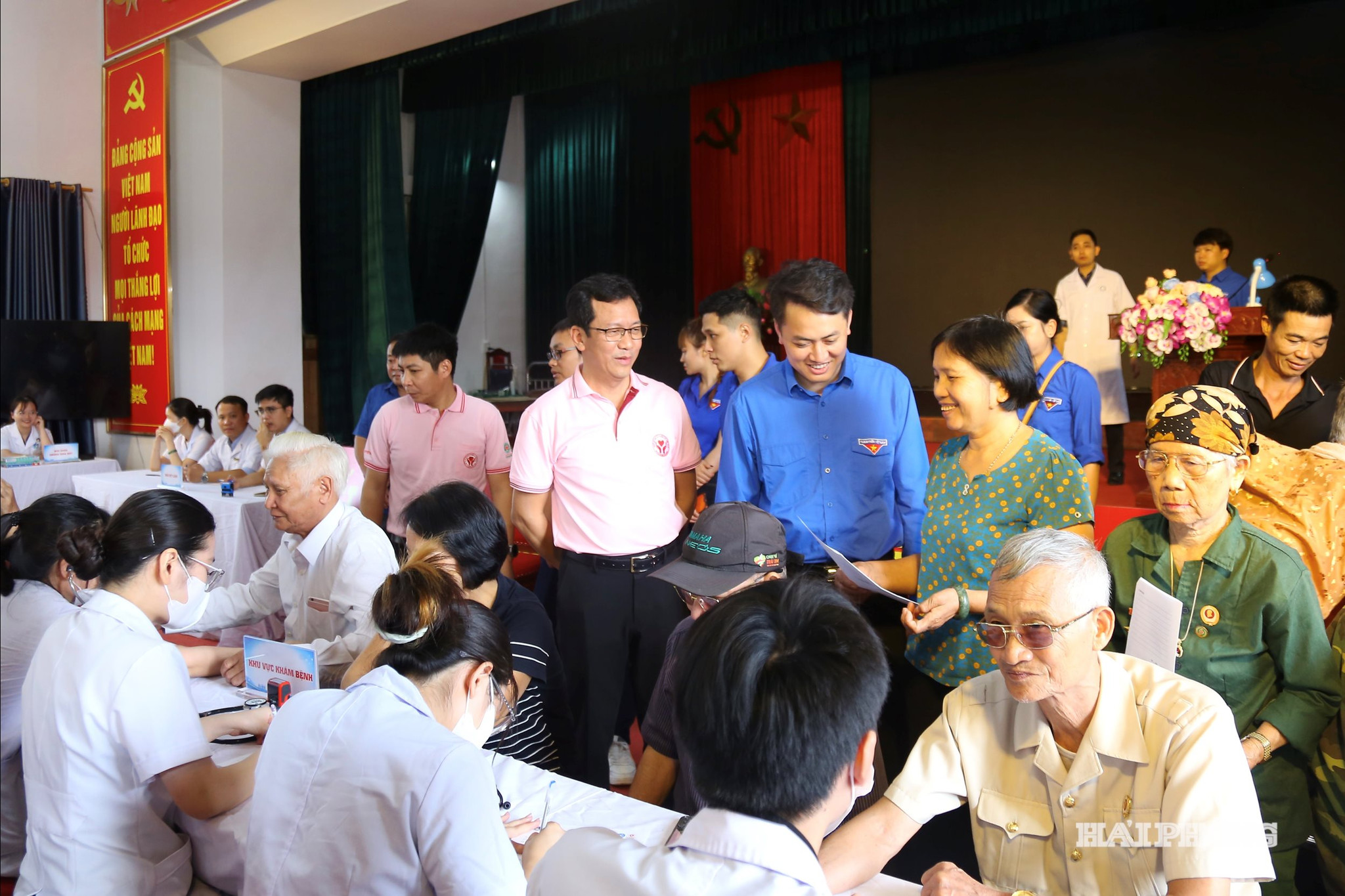 thay-thuoc-tre-lam-theo-loi-bac3.jpg