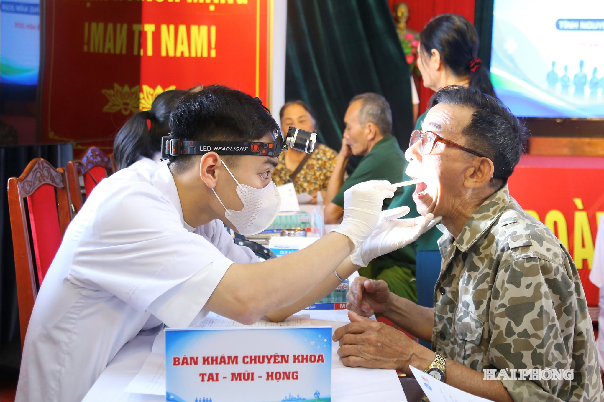 thay-thuoc-tre-lam-theo-loi-bac6.jpg