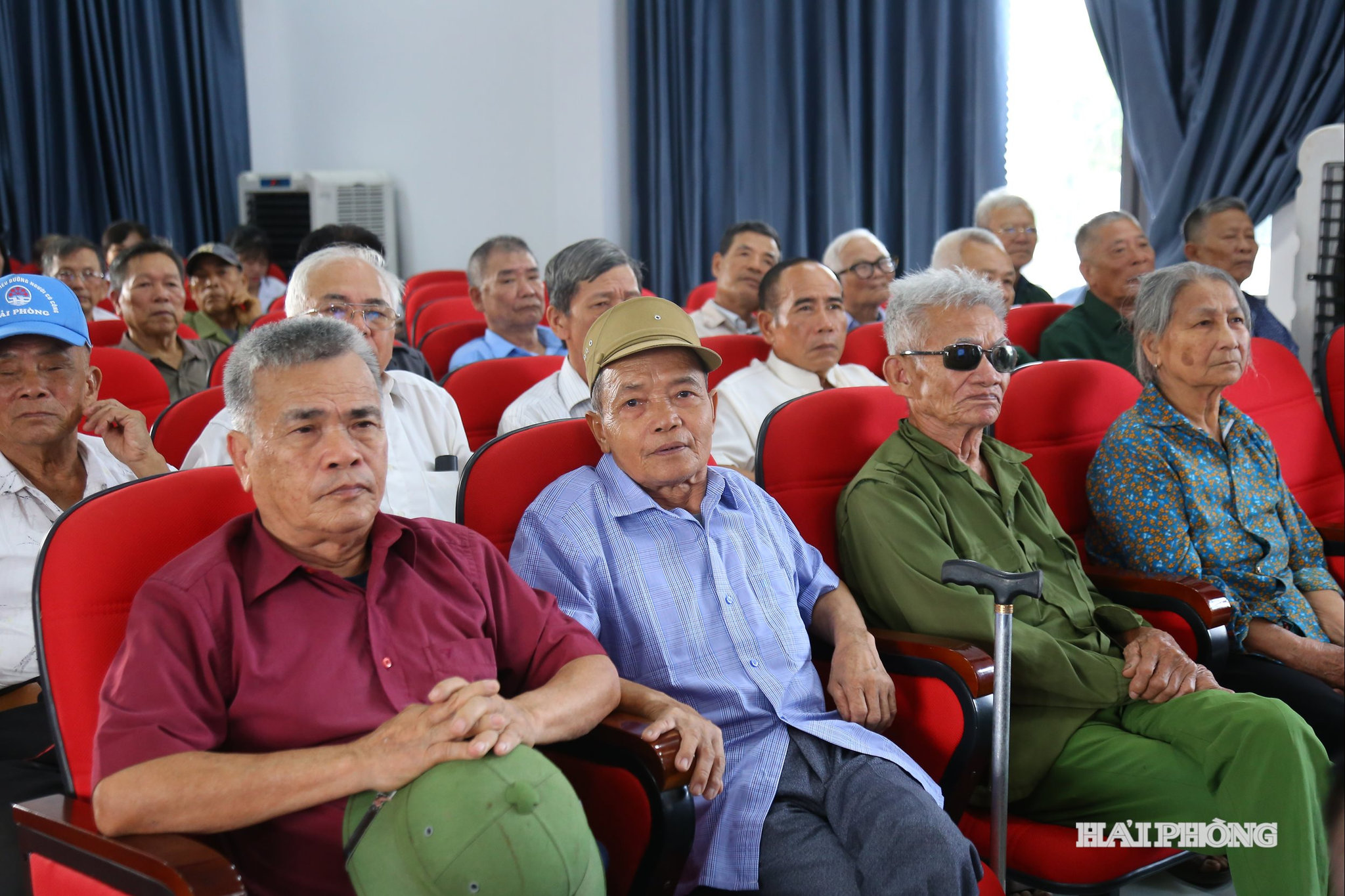 thay-thuoc-tre-lam-theo-loi-bac8.jpg