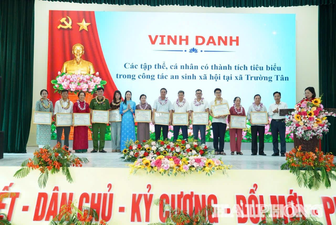 vinh-danh(1).jpg