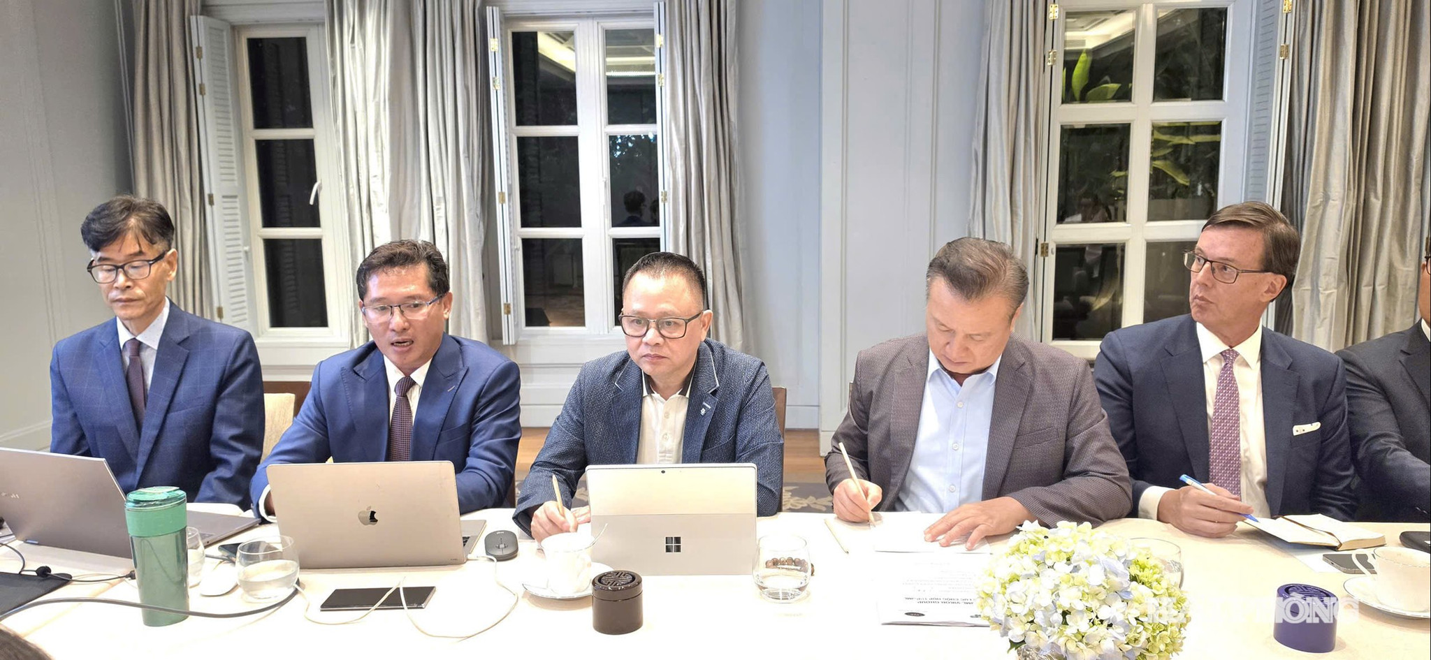 Các đại biểu Tập đoàn JML – Vikor Group tại cuộc làm việc.