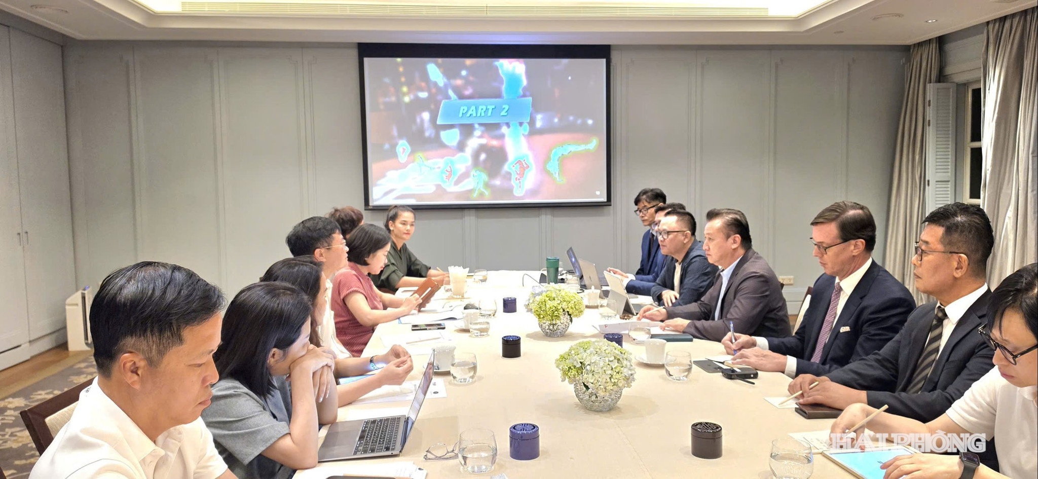 Quang cảnh cuộc làm việc giữa Báo và Phát thanh, Truyền hình Hải Phòng và Tập đoàn JML – Vikor Group.