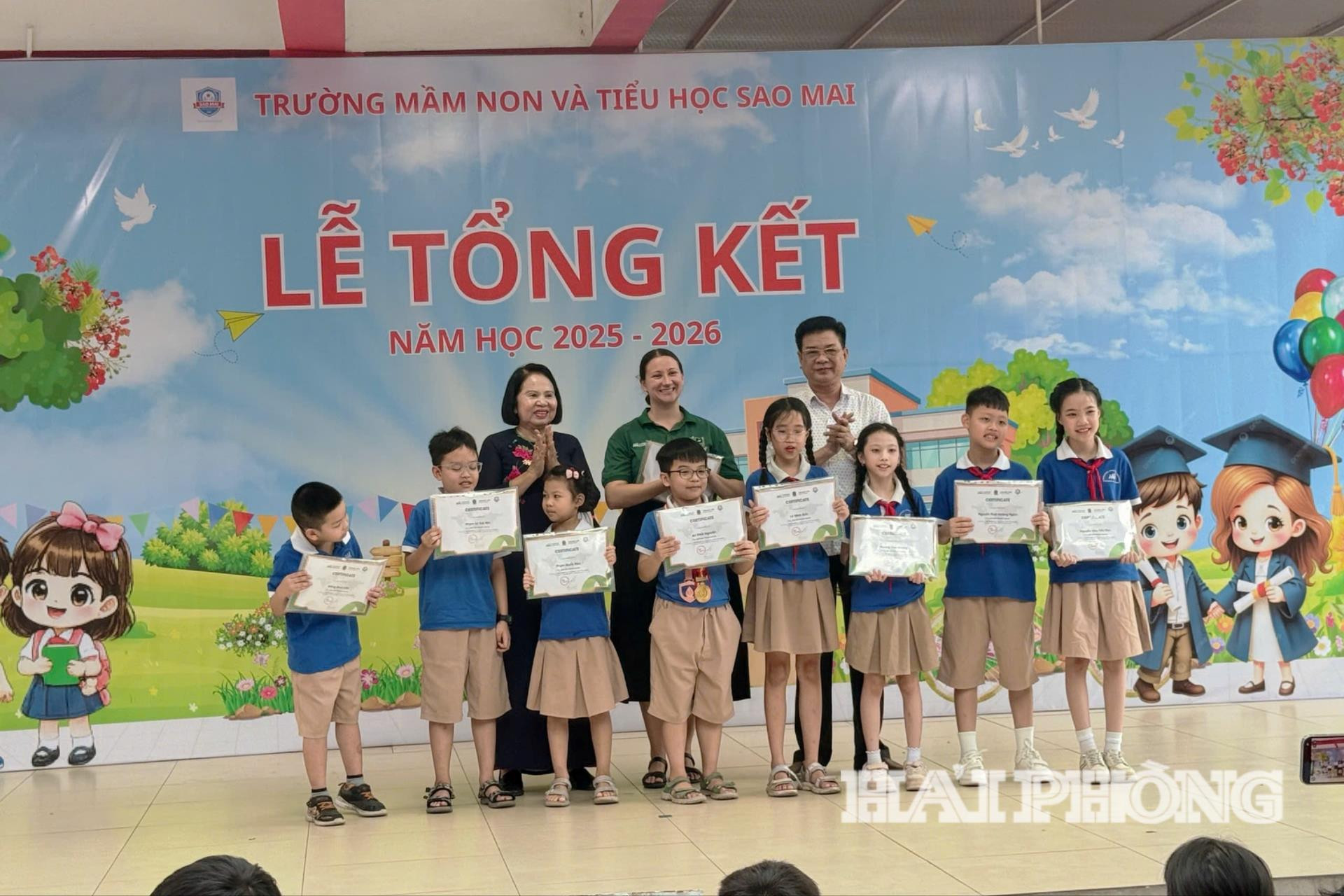 hoc-sinh-xuat-sac-chuong-trinh-language-link(1).jpg