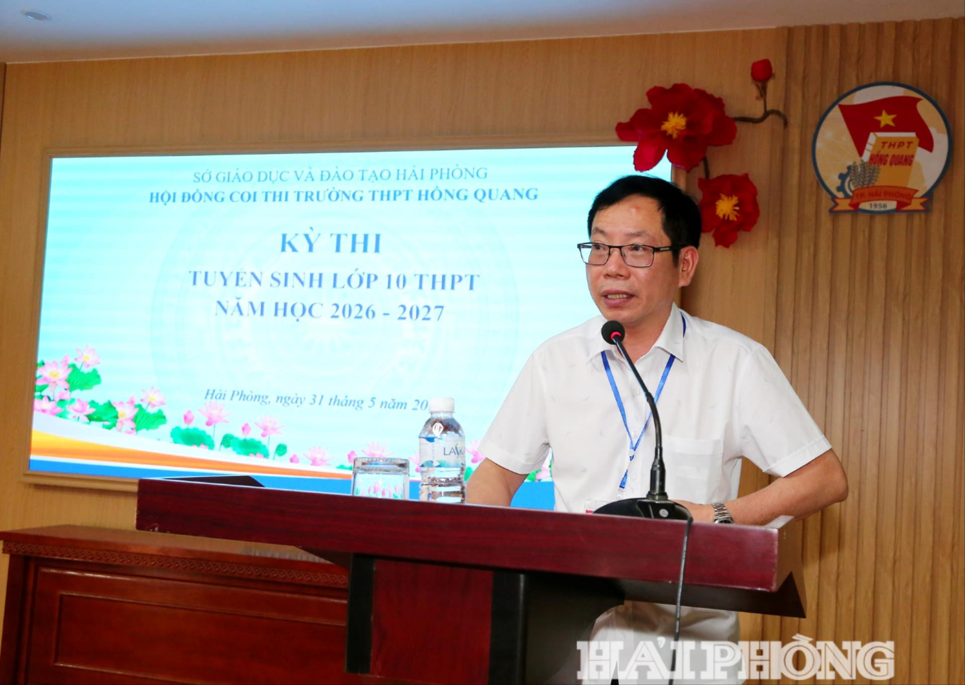 Đồng chí Vũ Tiến Phụng, Phó Chủ tịch UBND thành phố kiểm tra công tác chuẩn bị thi vào 10 - điểm thi Trường THPT Hồng Quang
