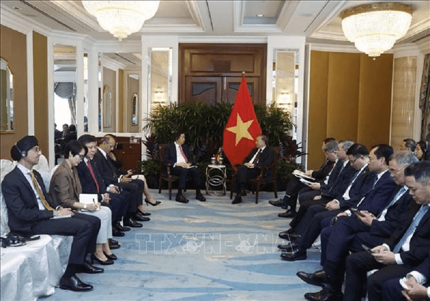 tong-bi-thu-gap-doanh-nghiep-08.png