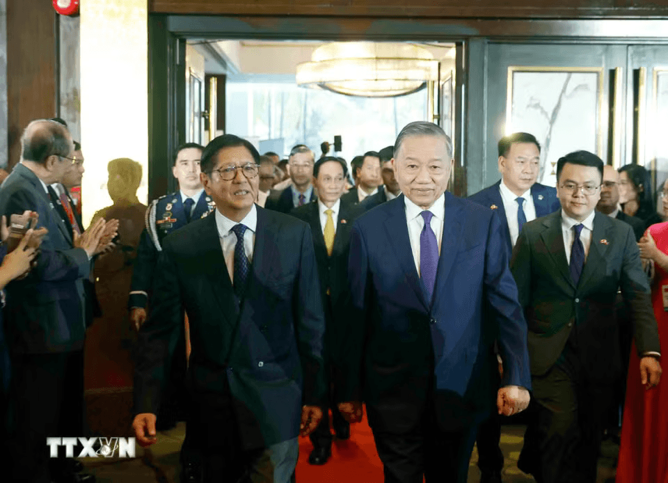 tong-bi-thu-du-dien-dan-kinh-te-01.png