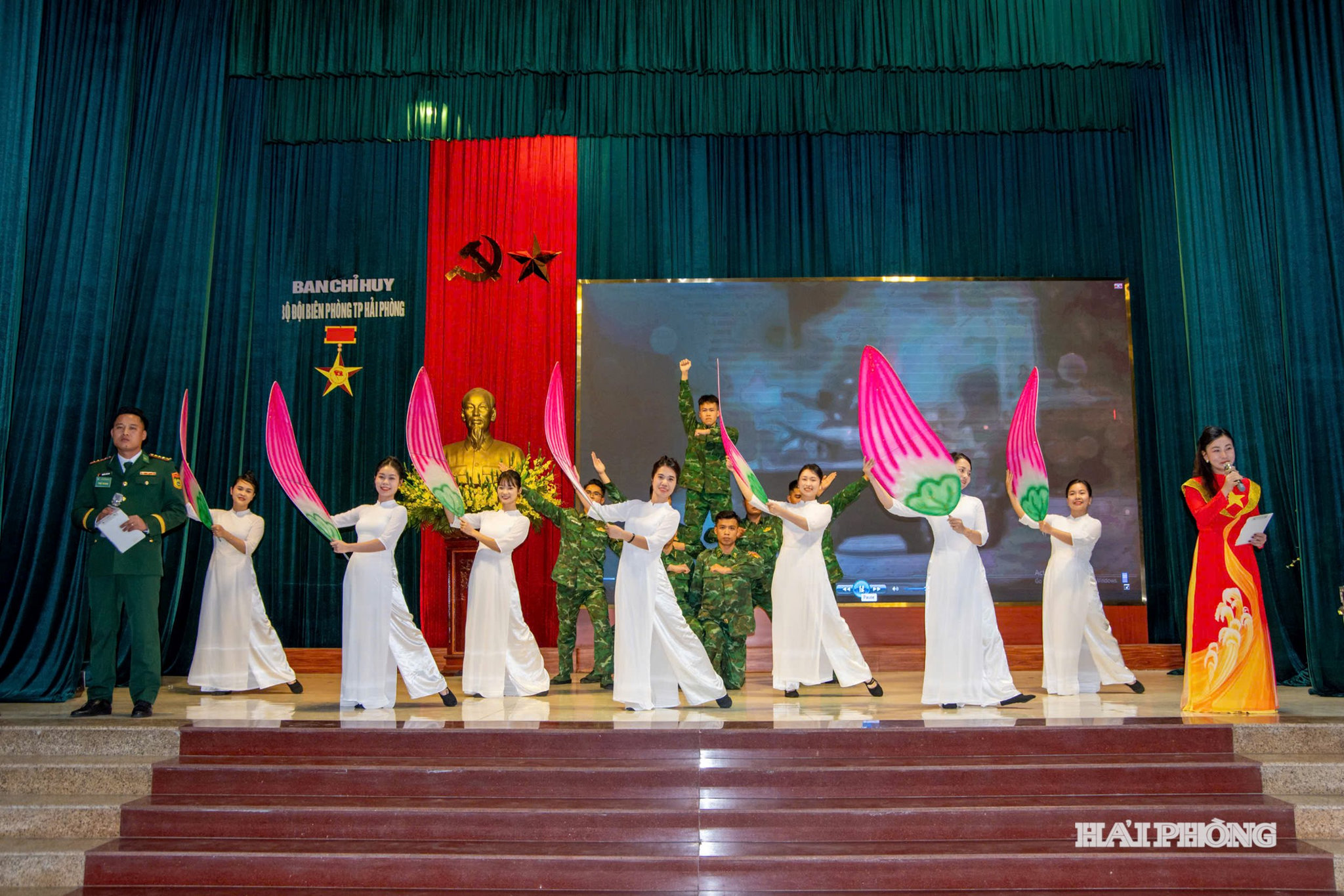 Các đội tham gia phần thi