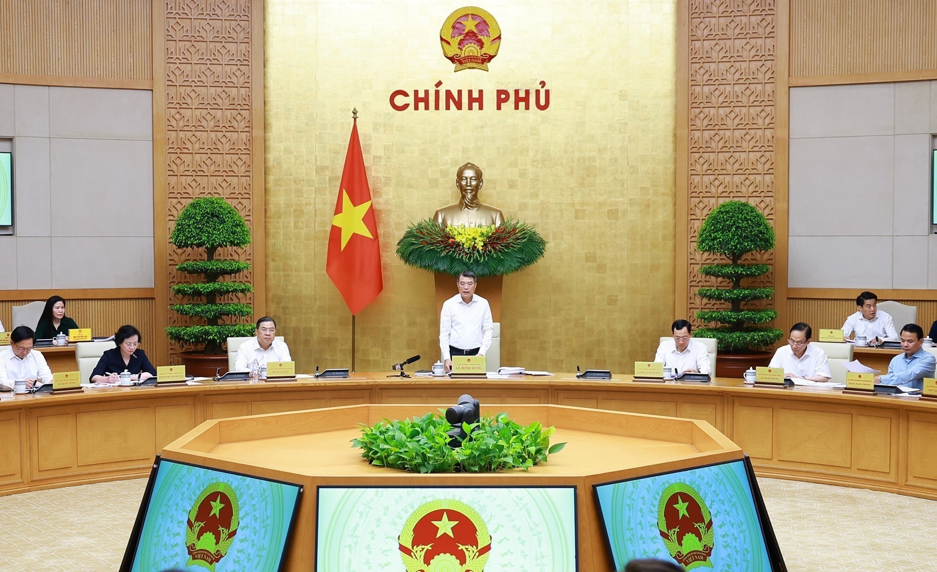 Thủ tướng Chính phủ Lê Minh Hưng chủ trì phiên họp. Ảnh: TTXVN