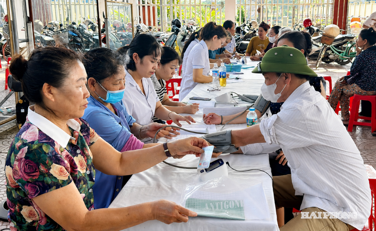 kham-suc-khoe-dinh-ky.png