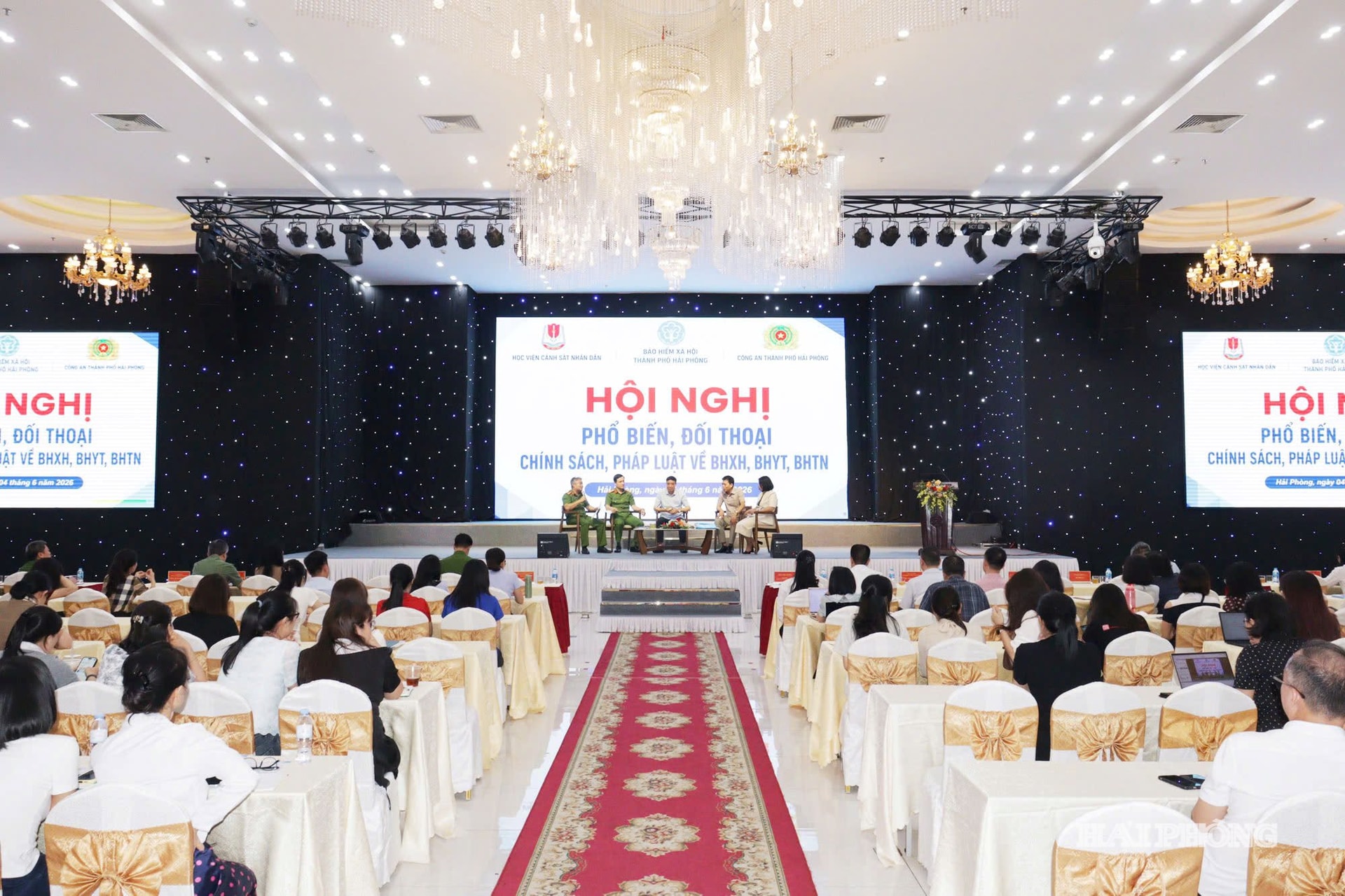 Quang cảnh hội nghị đối thoại