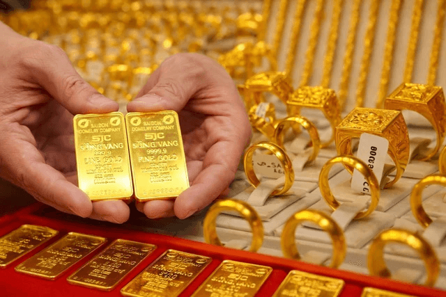 Der Goldpreis von SJC fiel am Morgen des 4. Juni unmittelbar nach Handelsbeginn um 500.000 VND/Unze.