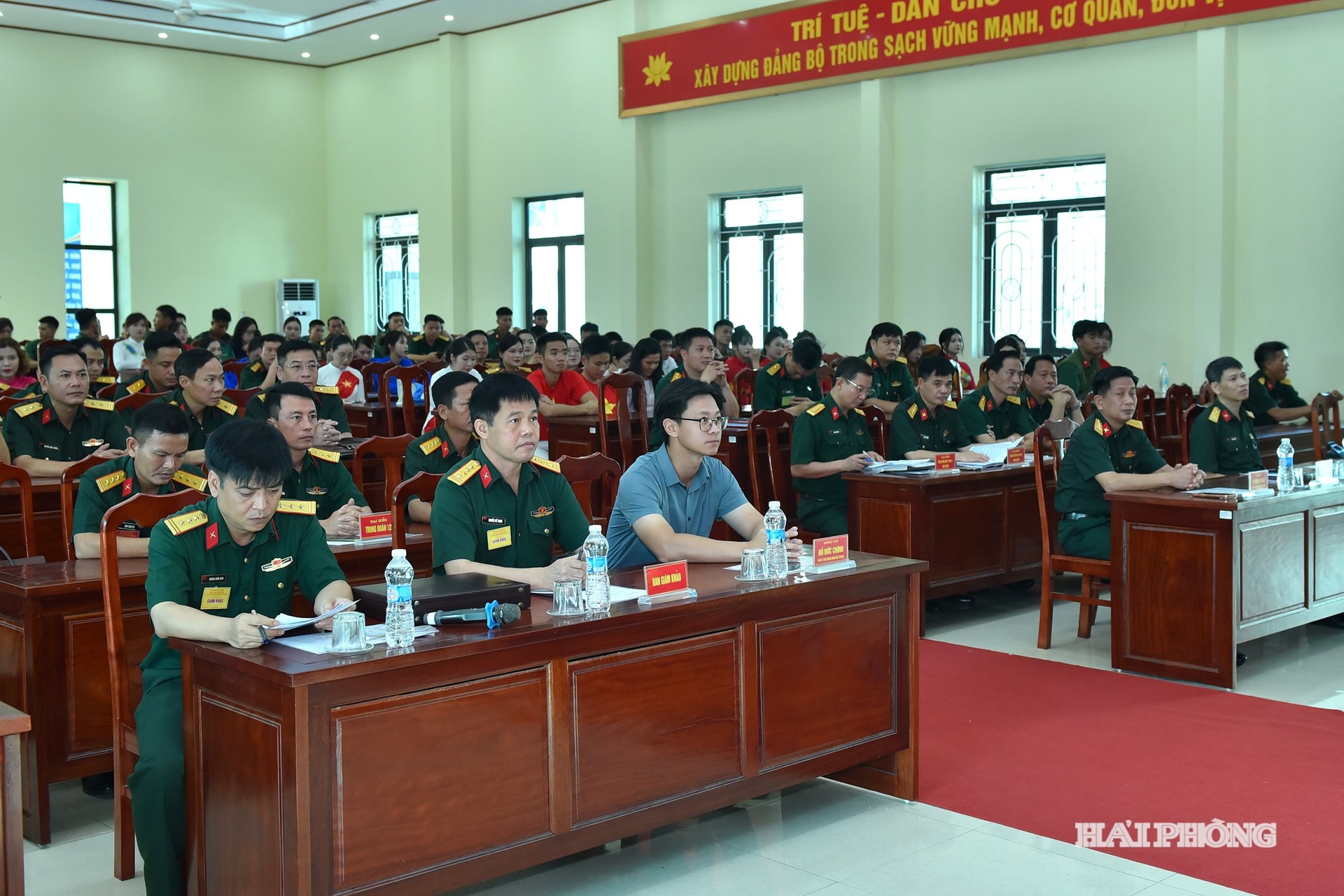 Các đại biểu dự khai mạc hội thi