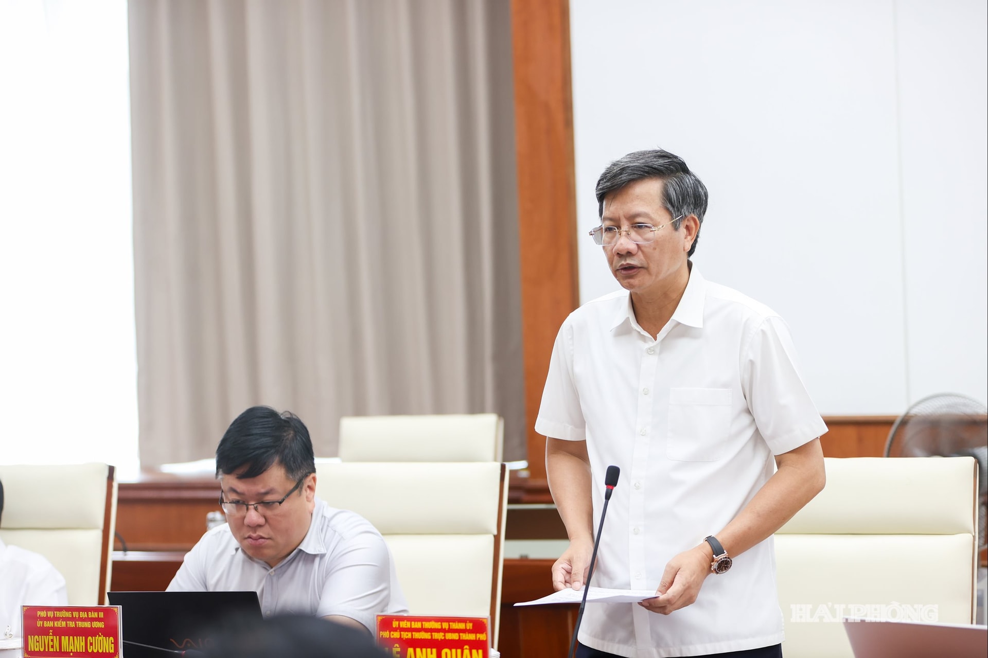 Đồng chí Lê Anh Quân, Phó Chủ tịch Thường trực UBND thành phố phát biểu