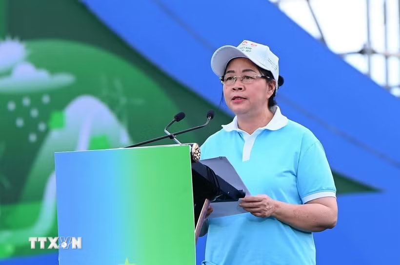 Chủ tịch Ủy ban Trung ương Mặt trận Tổ quốc Việt Nam Bùi Thị Minh Hoài phát biểu tại lễ phát động. (Ảnh: Trịnh Duy Hưng/TTXVN)