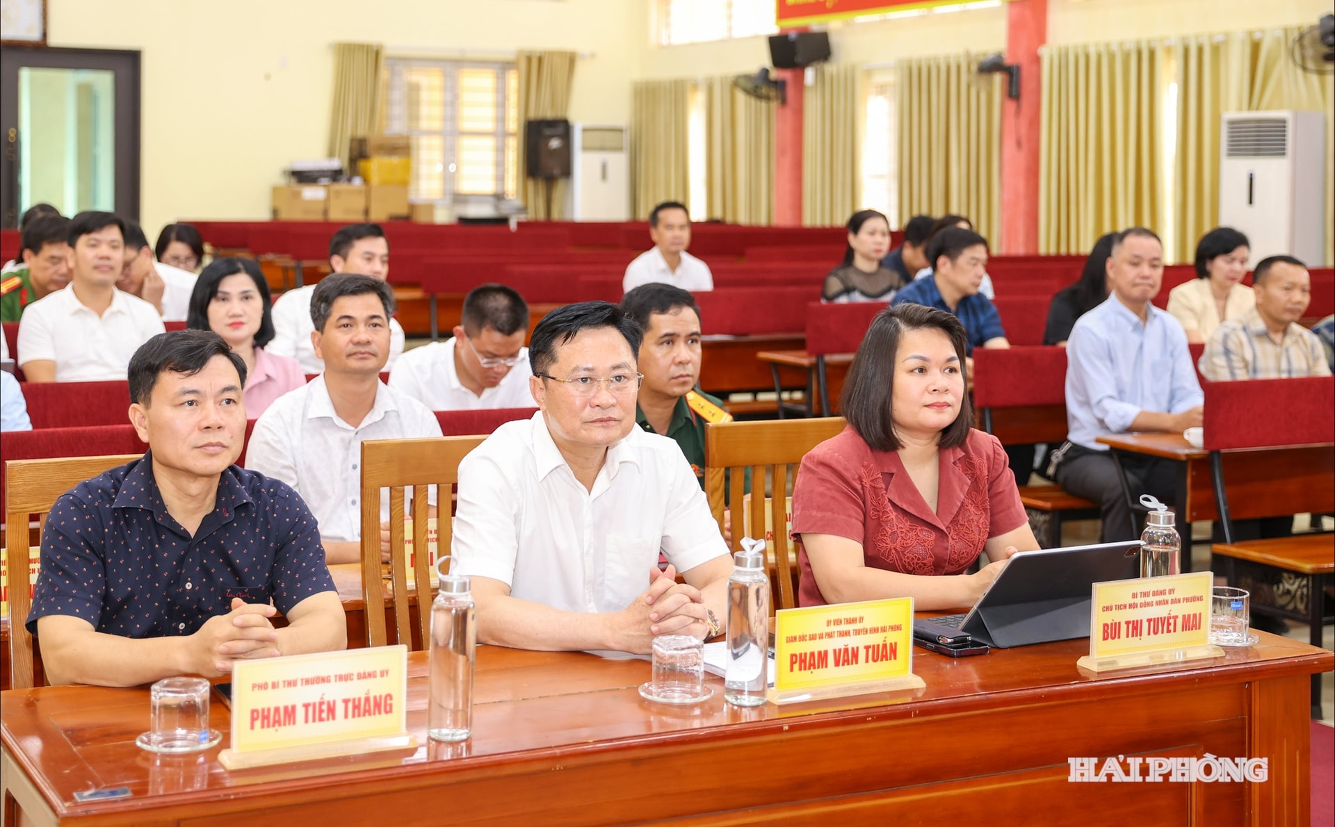 Các đại biểu dự hội nghị