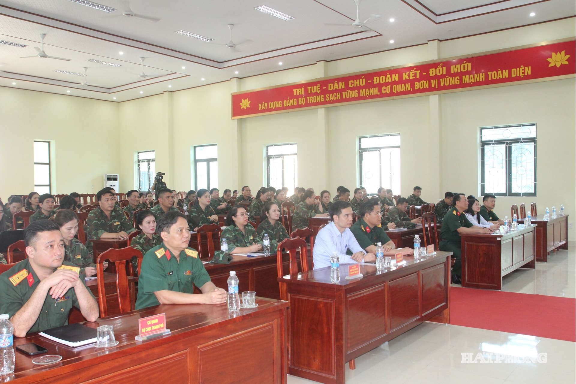 Các đại biểu dự lễ khai giảng