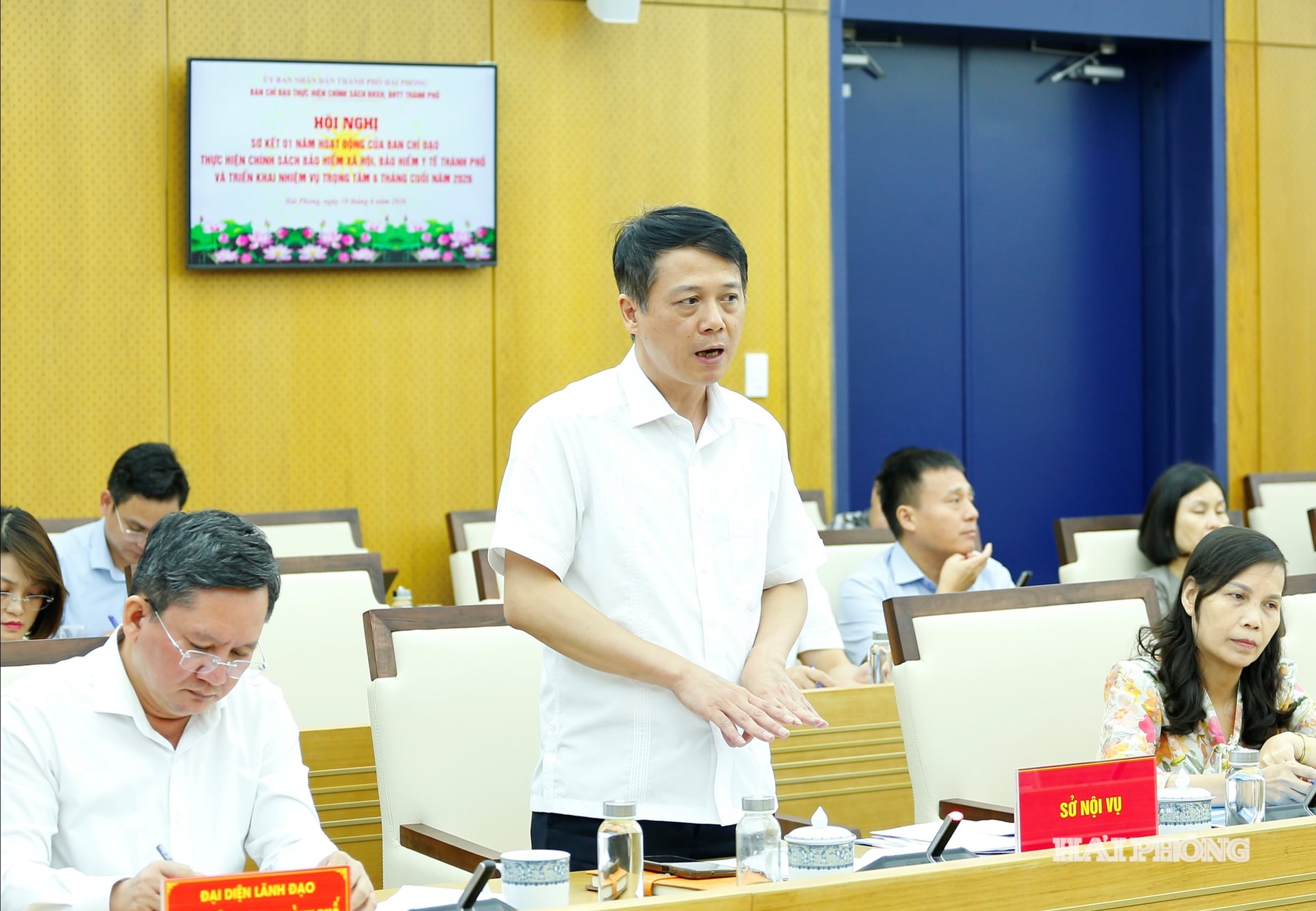 Lãnh đạo Sở Nội vụ phát biểu ý kiến tại hội nghị.