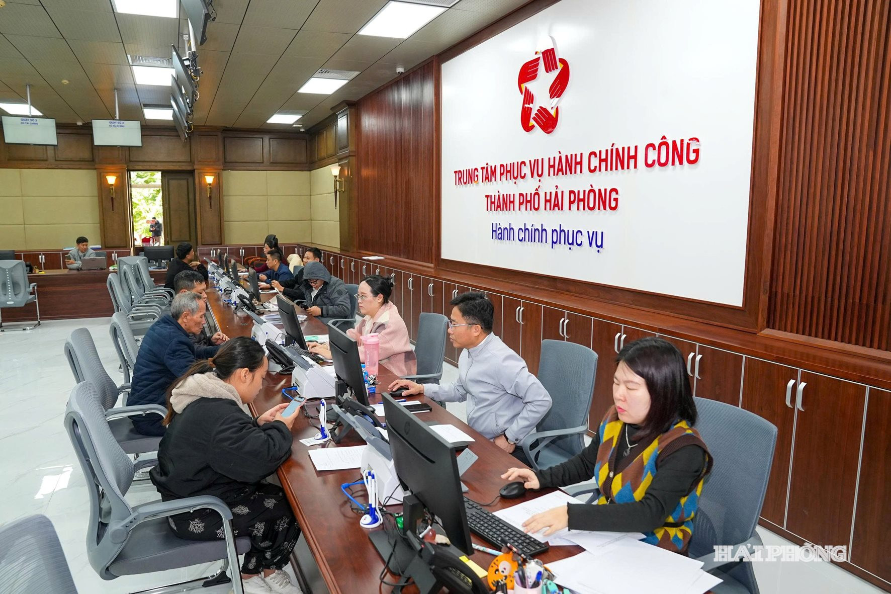 trung tam phuc vụ hanh chinh cong