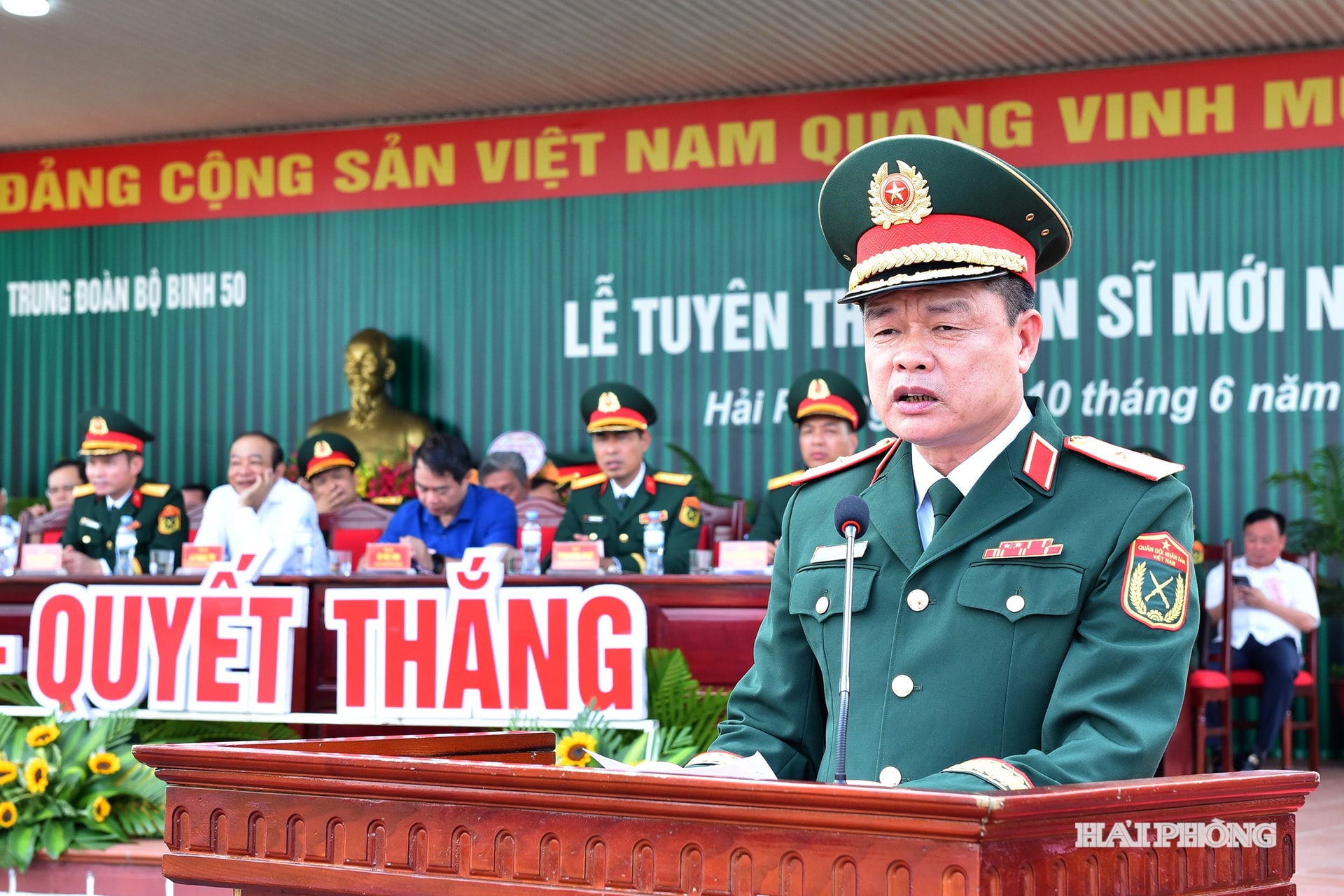 Thiếu tướng Vũ Hồng Anh, Phó Tham mưu trưởng Quân khu 3 phát biểu tại lễ tuyên thệ.