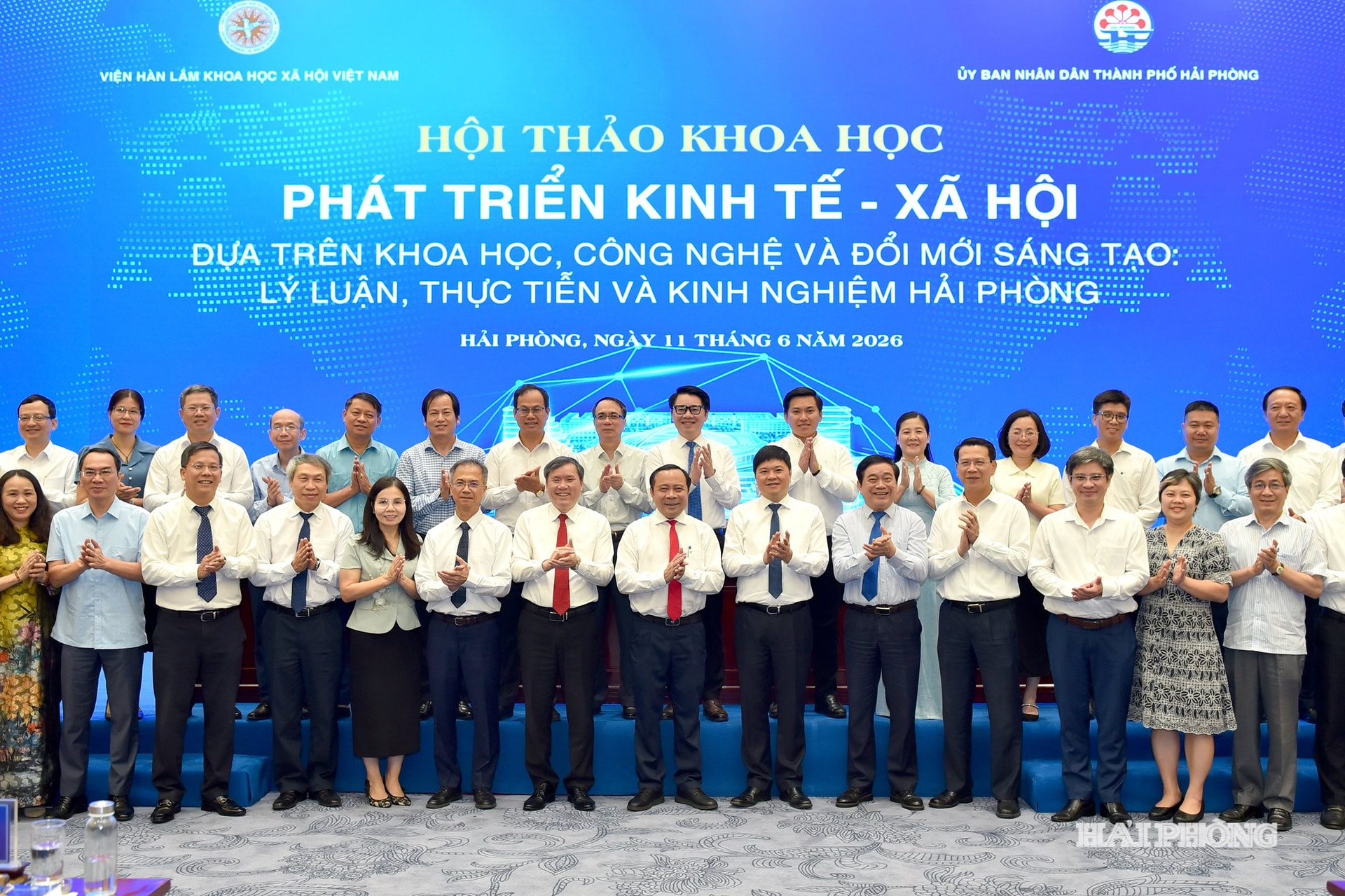 Các đại biểu dự hội thảo.