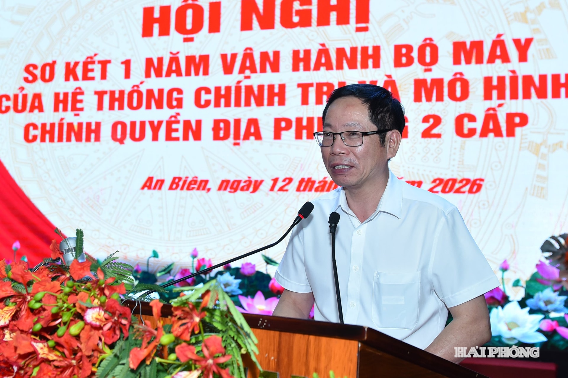 Đồng chí Vũ Tiến Phụng, Uỷ viên Ban Thường vụ Thành uỷ, Phó Chủ tịch UBND thành phố phát biểu tại hội nghị.