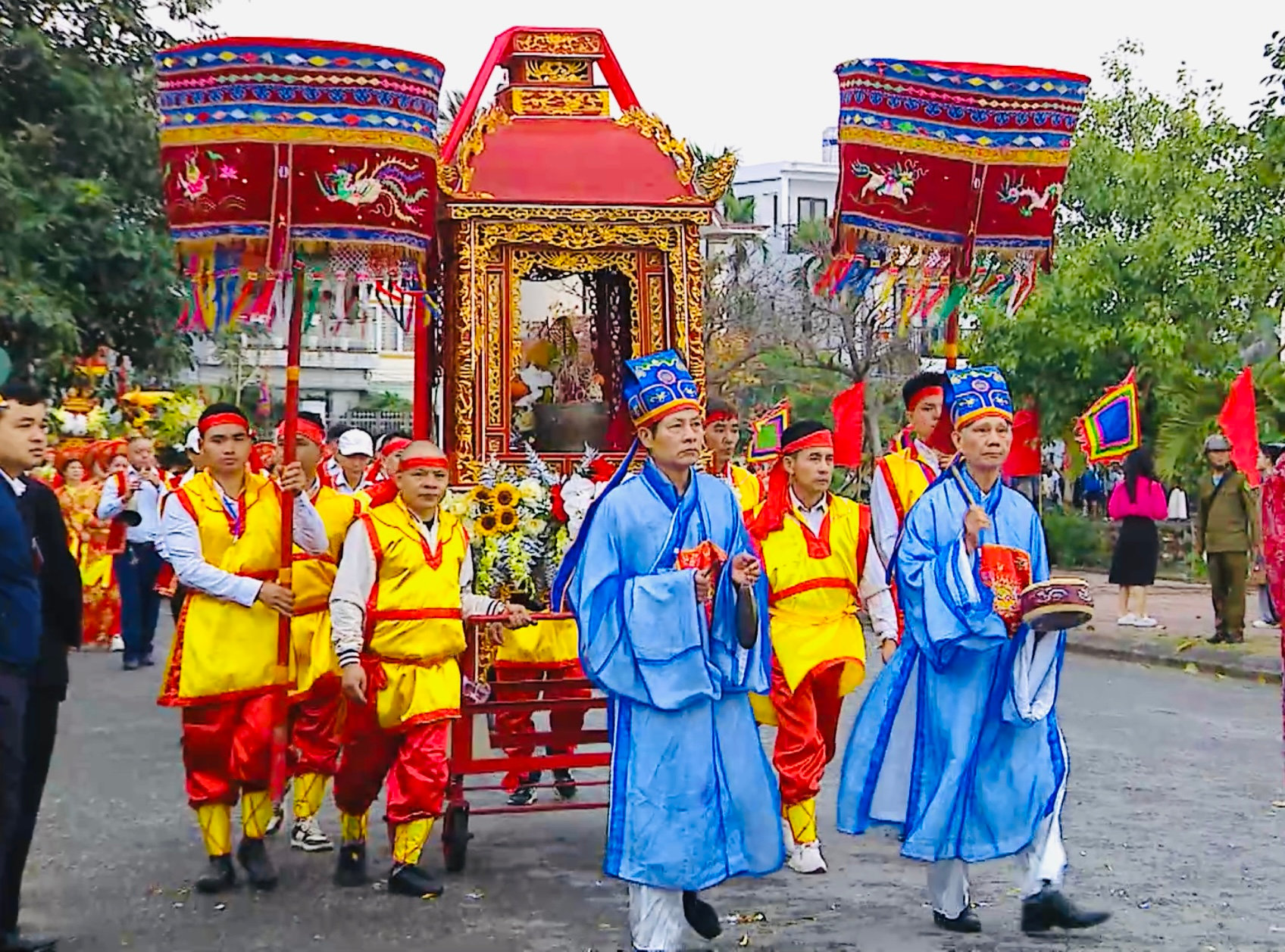 Lễ hội Từ Lương Xâm vẫn được tổ chức với nhiều nghi thức truyền thống được phục dựng.