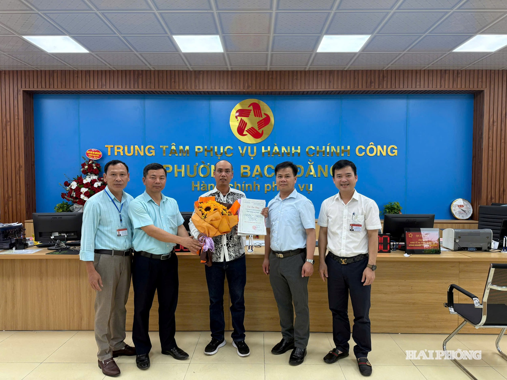 Các địa phương đẩy mạnh xây dựng chính quyền thân thiện nhất quán chủ trương, lấy người dân là trung tâm, chủ thể và mục tiêu của phát triển. Ảnh: BÙI HƯƠNG