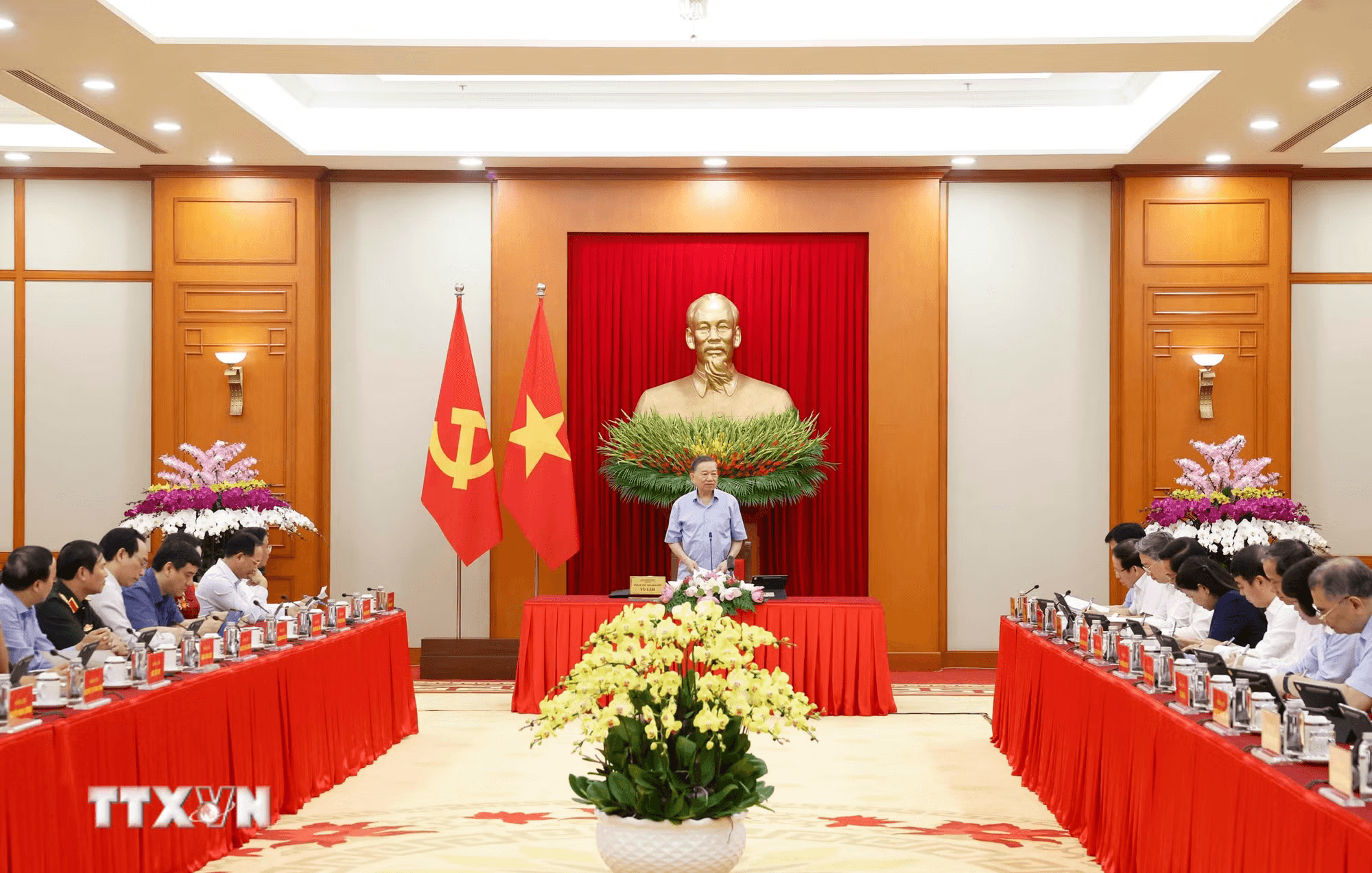 tong-bi-thu-hop-giao-duc-01.png