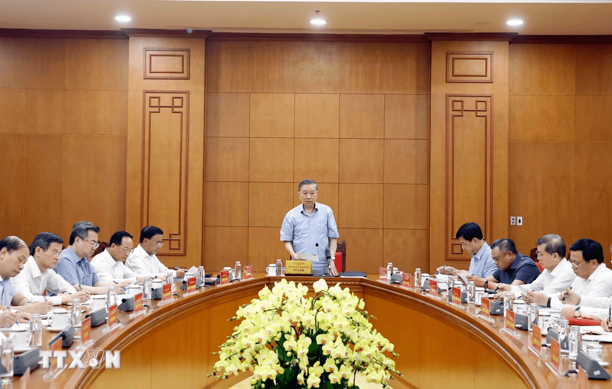 tong-bi-thu-hop-tuyen-giao-01.png