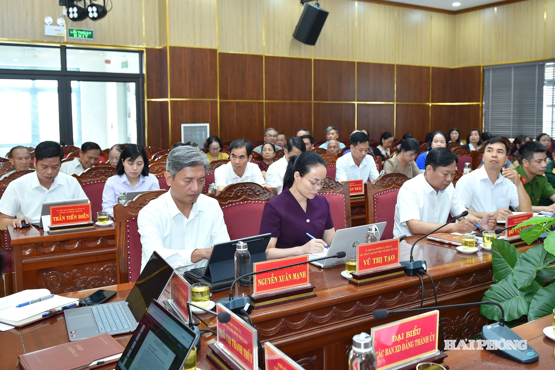 Các đại biểu dự hội nghị.