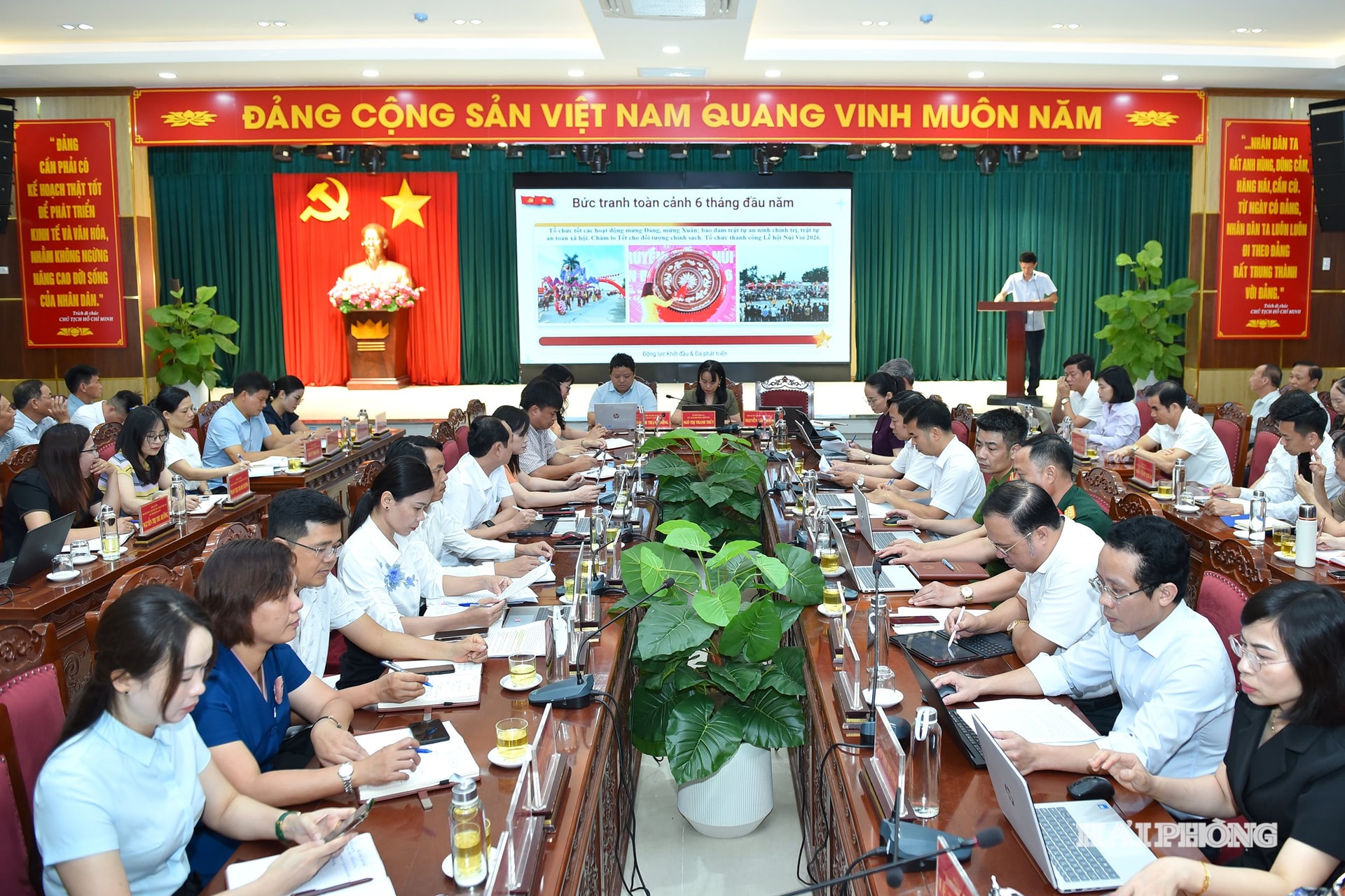 Quang cảnh hội nghị.
