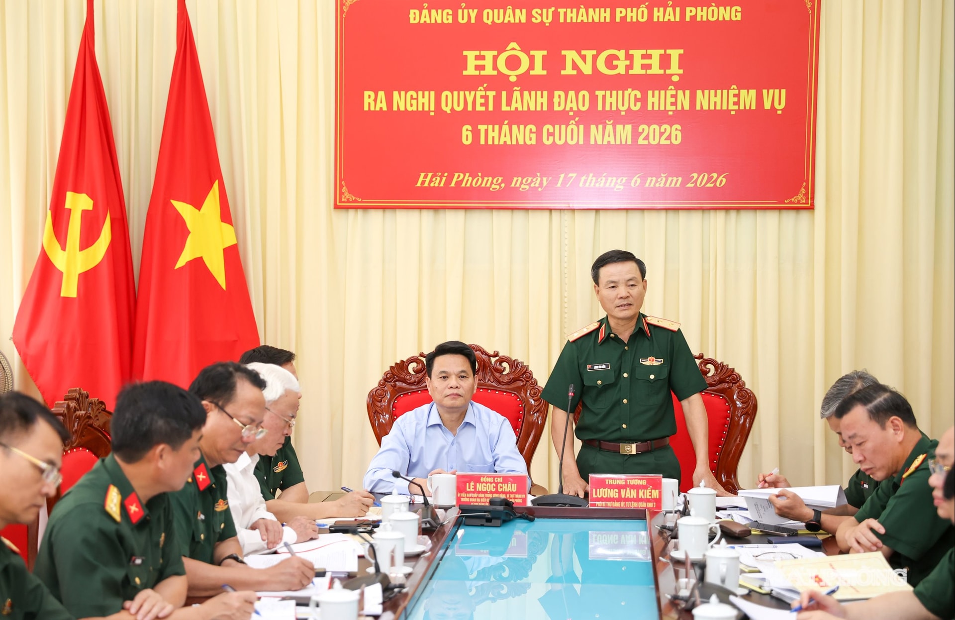 Trung tướng Lương Văn Kiểm, Tư lệnh Quân khu 3 phát biểu tại hội nghị