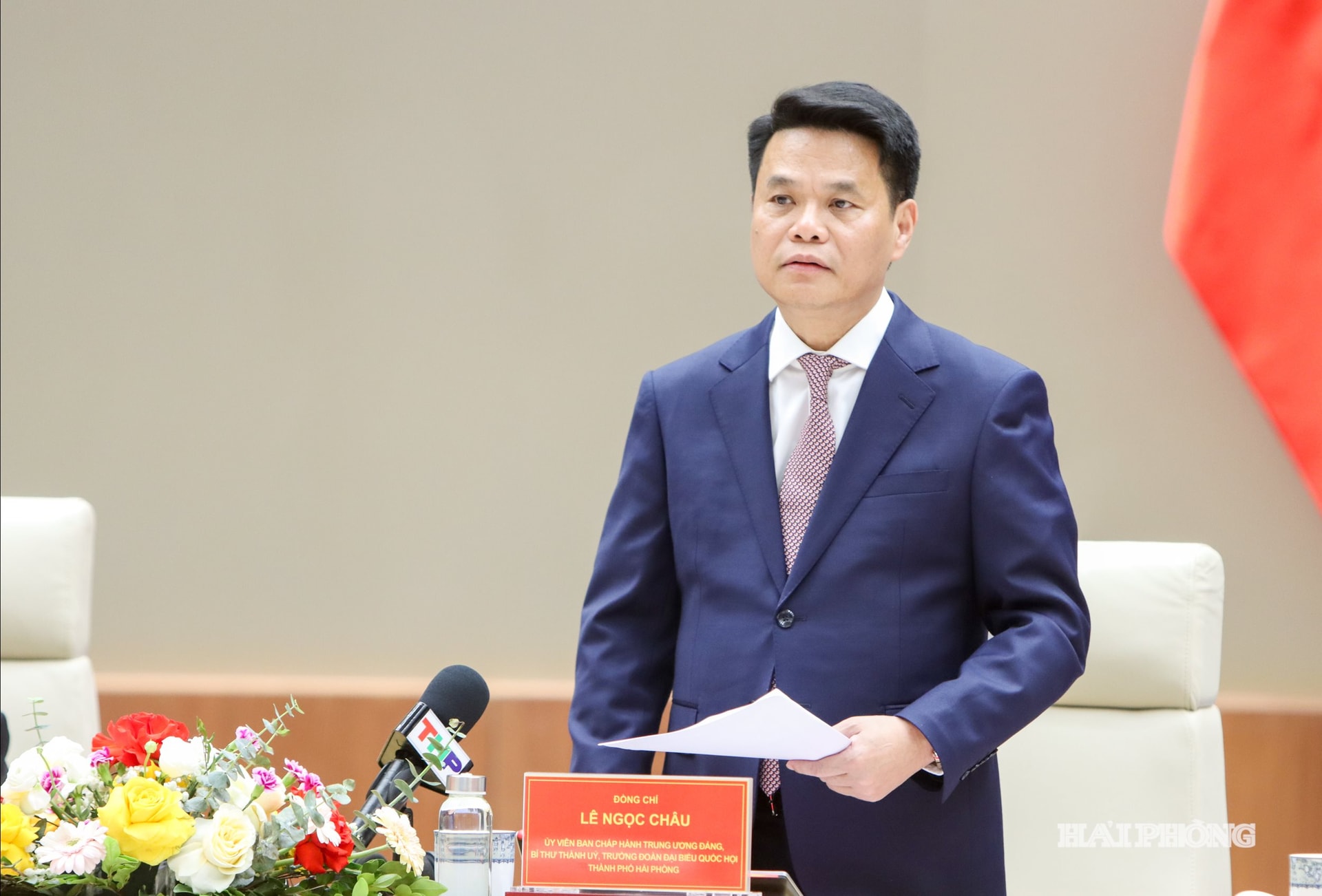 Đồng chí Lê Ngọc Châu, Ủy viên Trung ương Đảng, Bí thư Thành ủy, Trưởng đoàn Đại biểu Quốc hội thành phố Hải Phòng phát biểu chào mừng