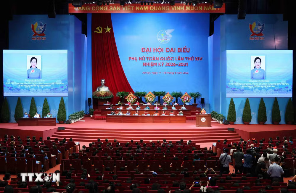Chủ tịch Hội Liên hiệp Phụ nữ Việt Nam Lê Thị Thủy đọc diễn văn khai mạc Đại hội. (Ảnh: An Đăng/TTXVN) ttxvn-1806-dai-hoi-phu-nu-toan-quoc-42.jpg