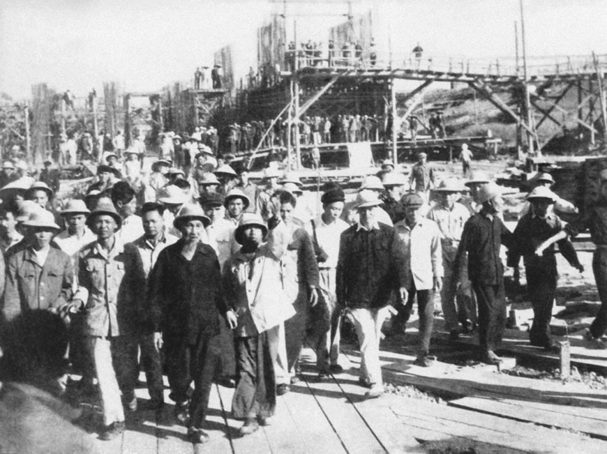 bac-ho-tham-cong-trinh.jpg
