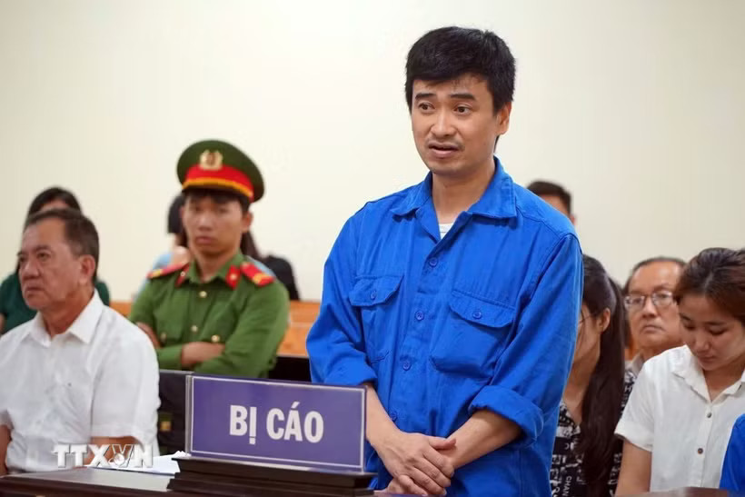 Hội đồng xét xử tuyên phạt bị cáo Phan Quốc Việt 7 năm tù, tổng hợp với hình phạt 30 năm tù của Tòa án Quân sự Trung ương, buộc bị cáo chấp hành hình phạt chung của nhiều bản án là 30 năm tù. (Ảnh: TTXVN phát)