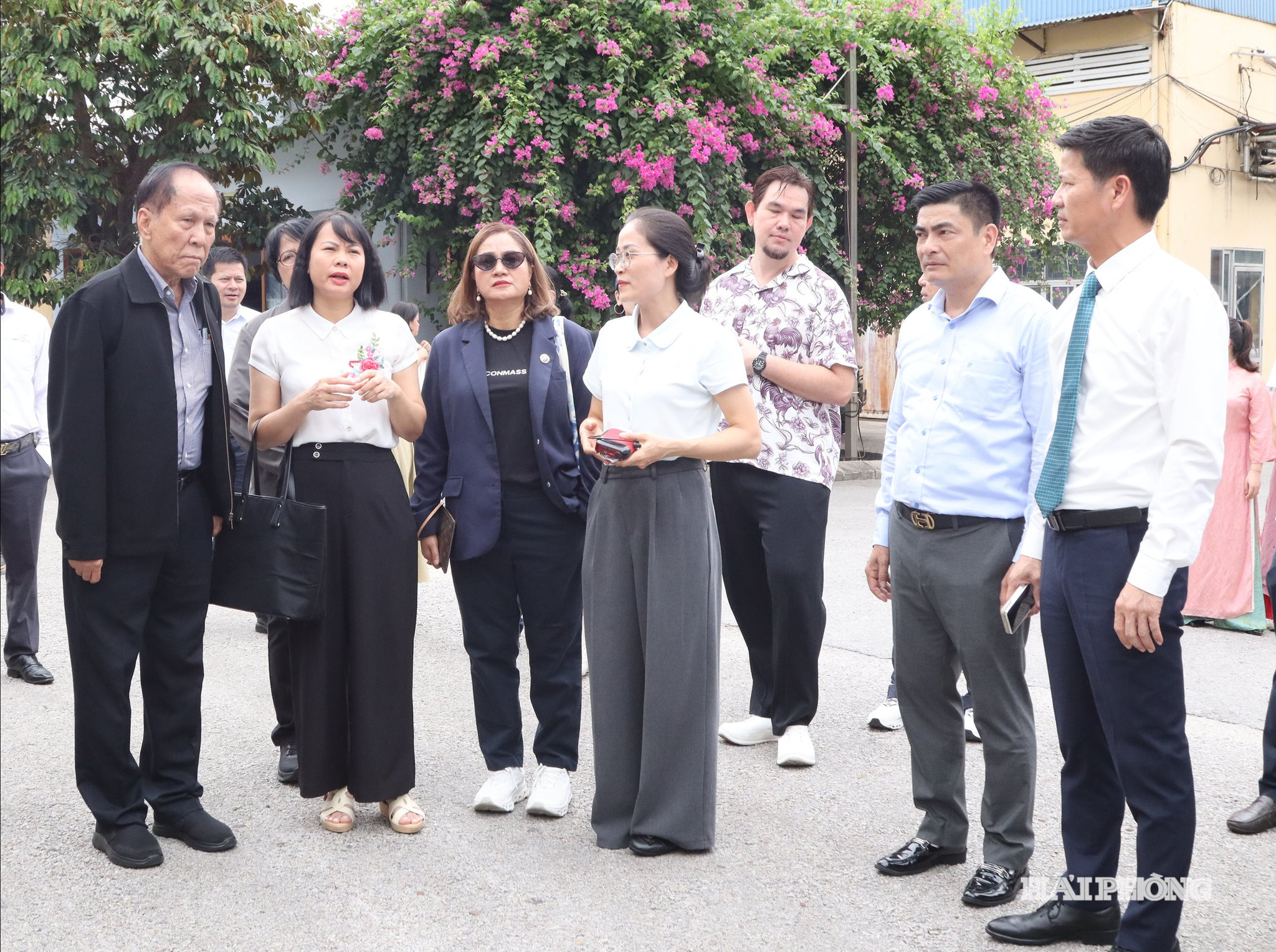 Đoàn nhà báo quốc tế tham quan thực tế tại Công ty Cổ phần Bia Hà Nội - Hải Phòng.