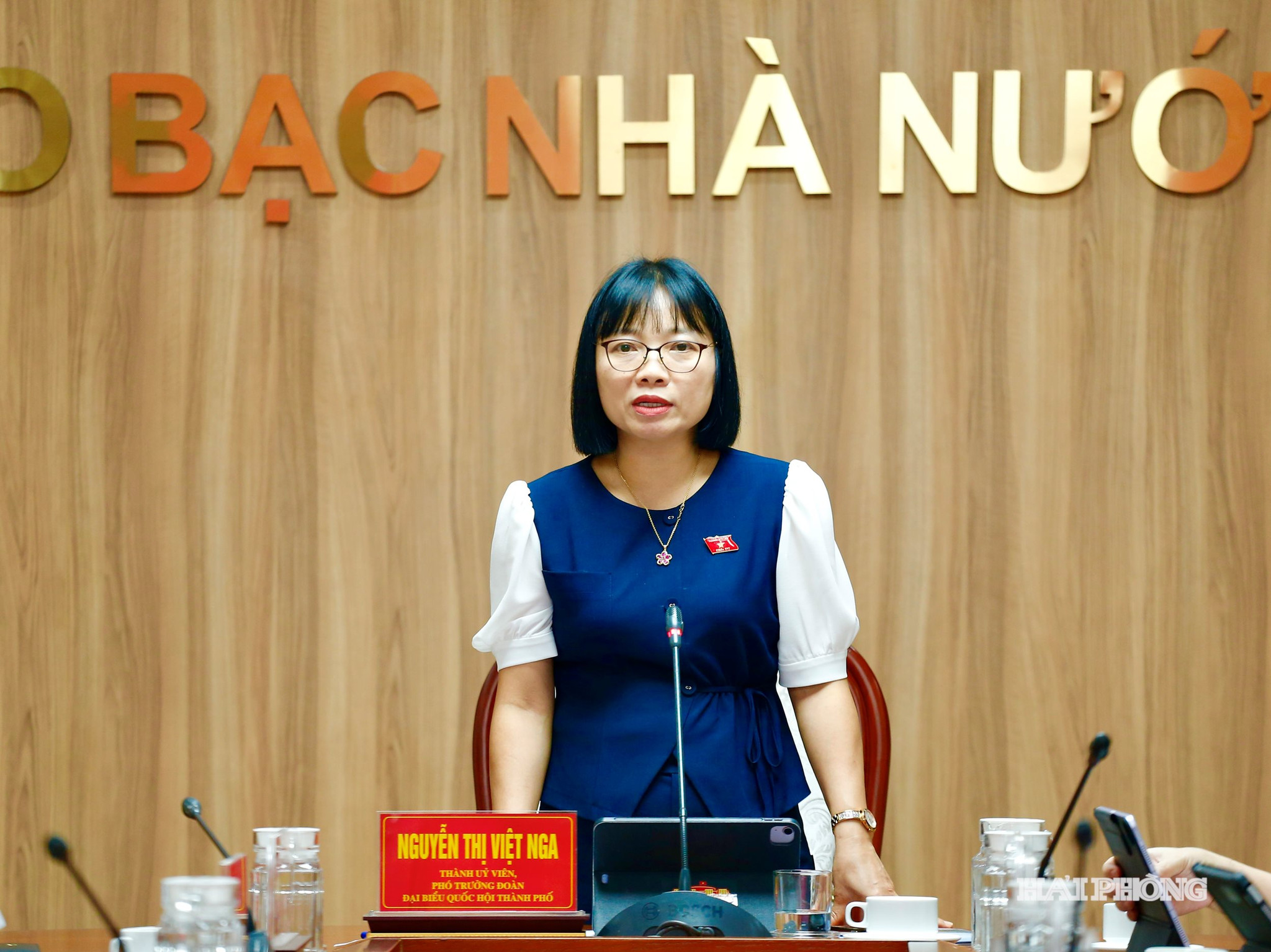 Đồng chí Nguyễn Thị Việt Nga, Phó trưởng đoàn chuyên trách Đoàn đại biểu Quốc hội thành phố Hải Phòng chủ trì cuộc khảo sát tại Kho bạc Nhà nước khu vực 3.