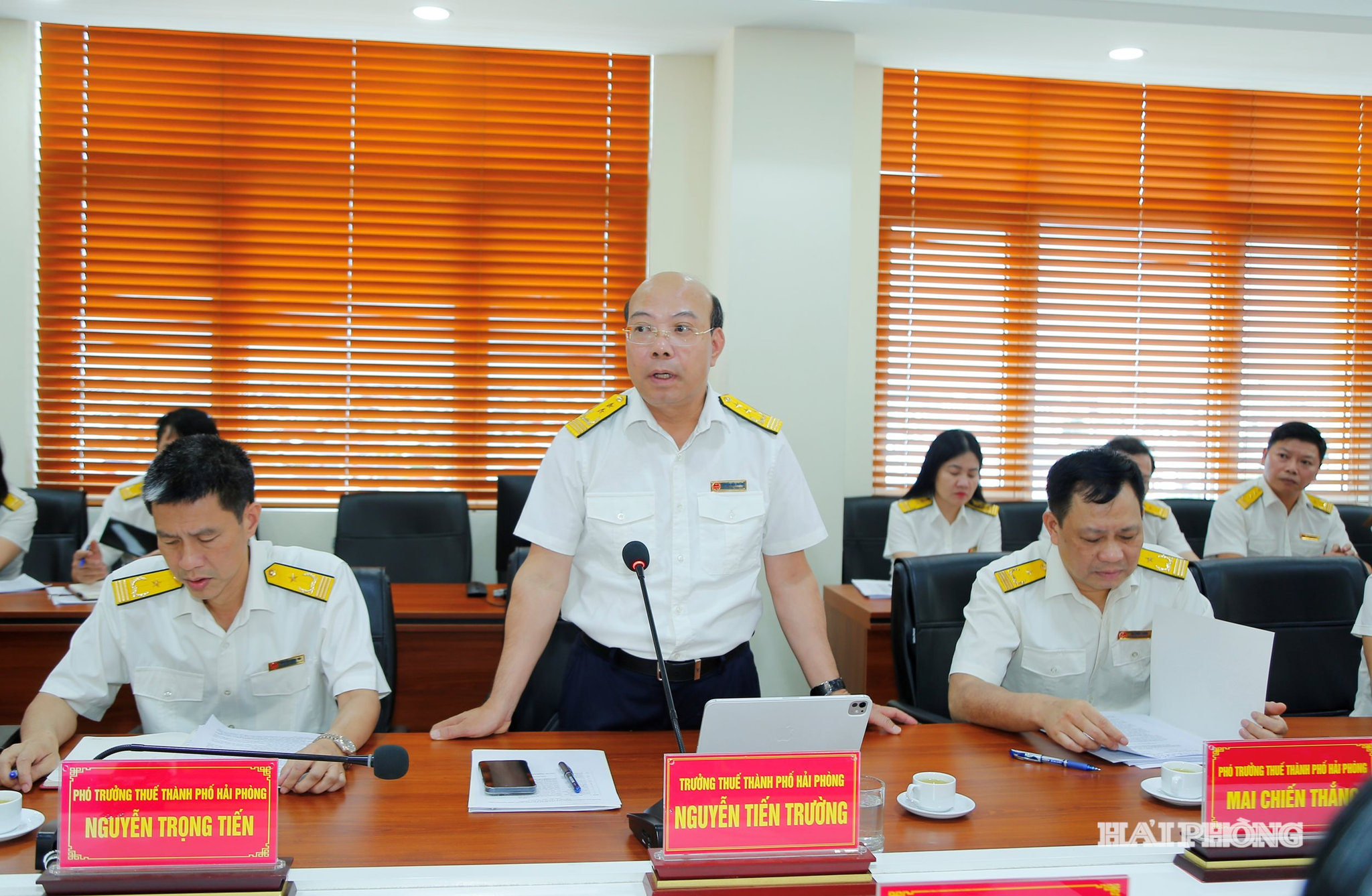 Đồng chí Nguyễn Tiến Trường, Trưởng Thuế thành phố Hải Phòng phát biểu tại cuộc làm việc.