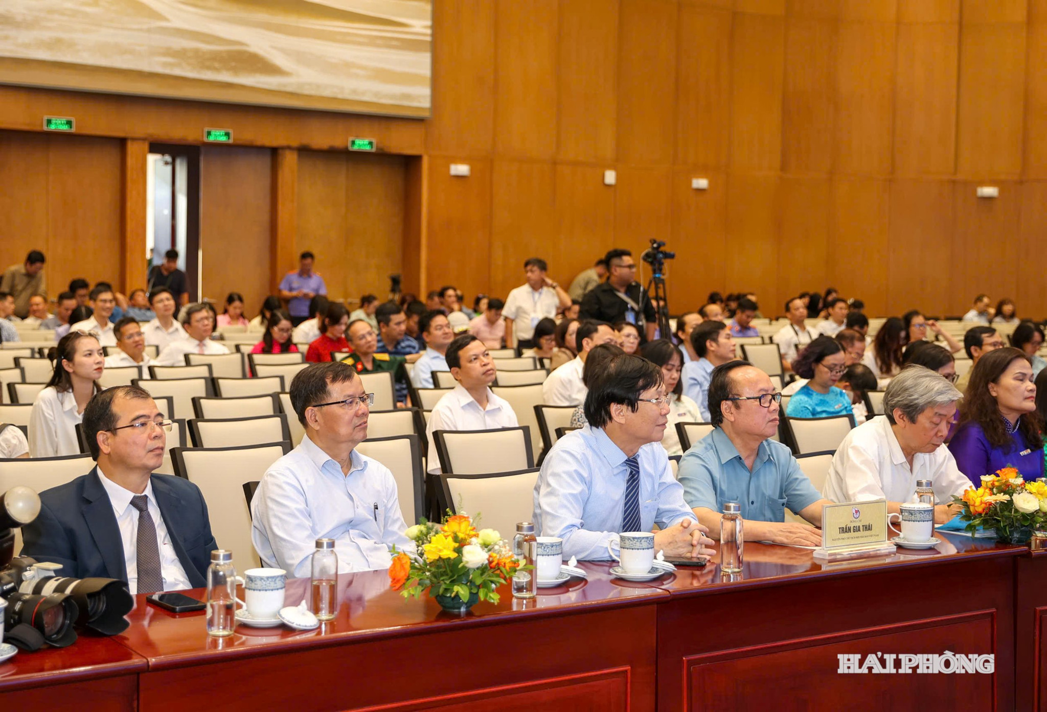 Các đại biểu dự lễ khai mạc Diễn đàn báo chí.