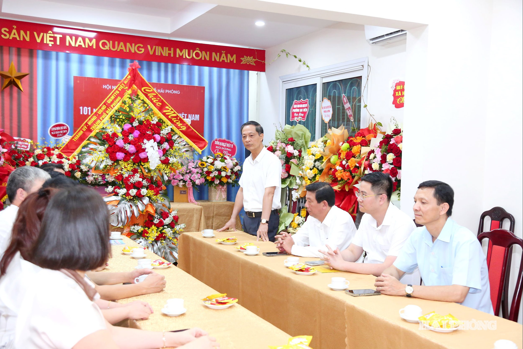 Đồng chí Đỗ Mạnh Hiến, Phó Bí thư Thường trực Thành ủy thăm và chúc mừng Hội nhà báo Việt Nam thành phố Hải Phòng nhân kỷ niệm 101 năm Ngày Báo chí Cách mạng Việt Nam